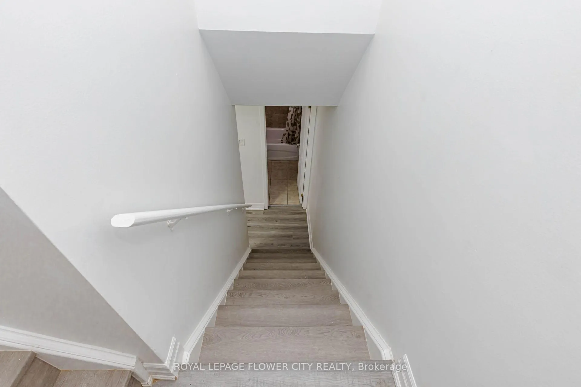 Photo 16 of 42 Briar Path, Brampton, Avondale — HOMEH