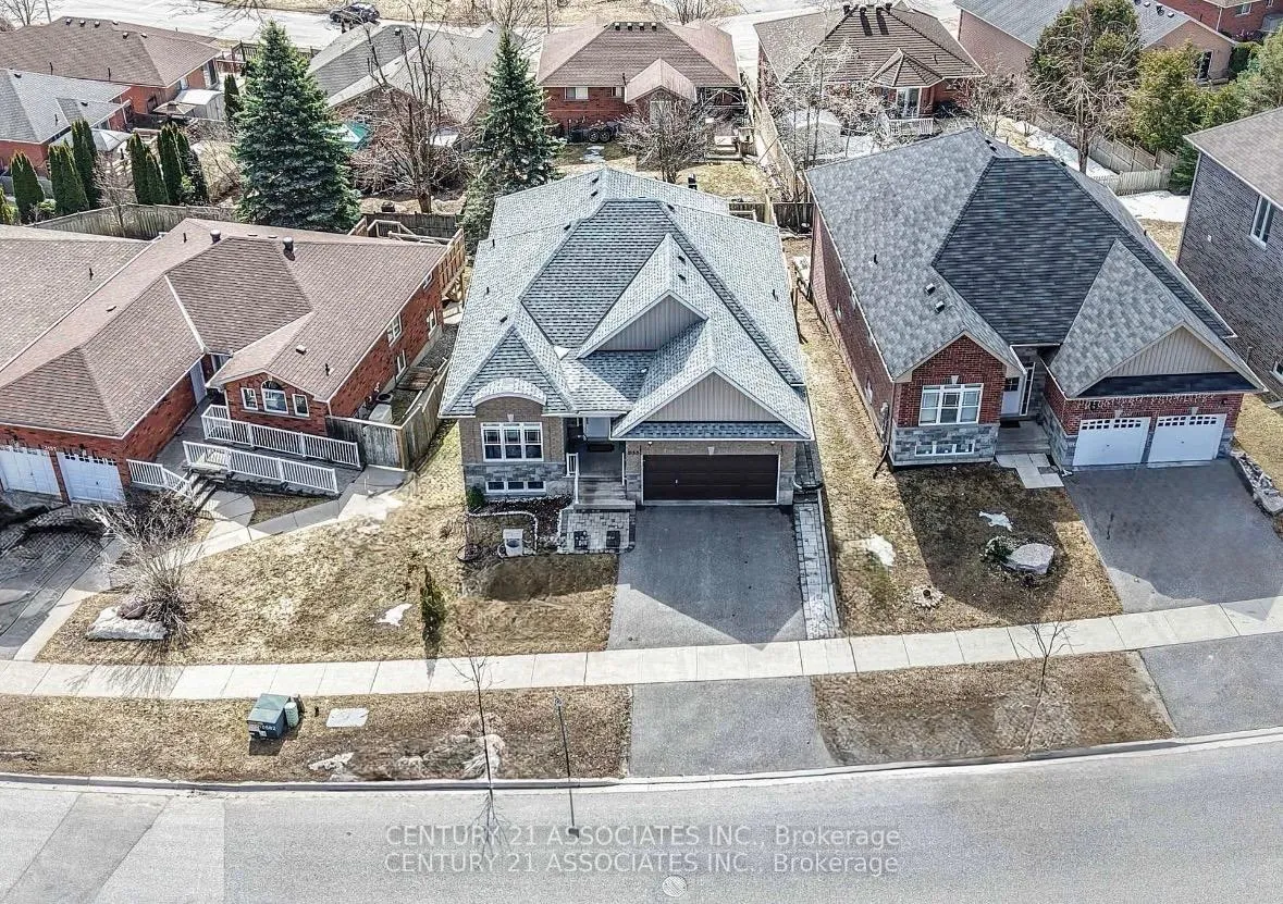Photo 3 of 3155 Monarch Drive, Orillia — HOMEH