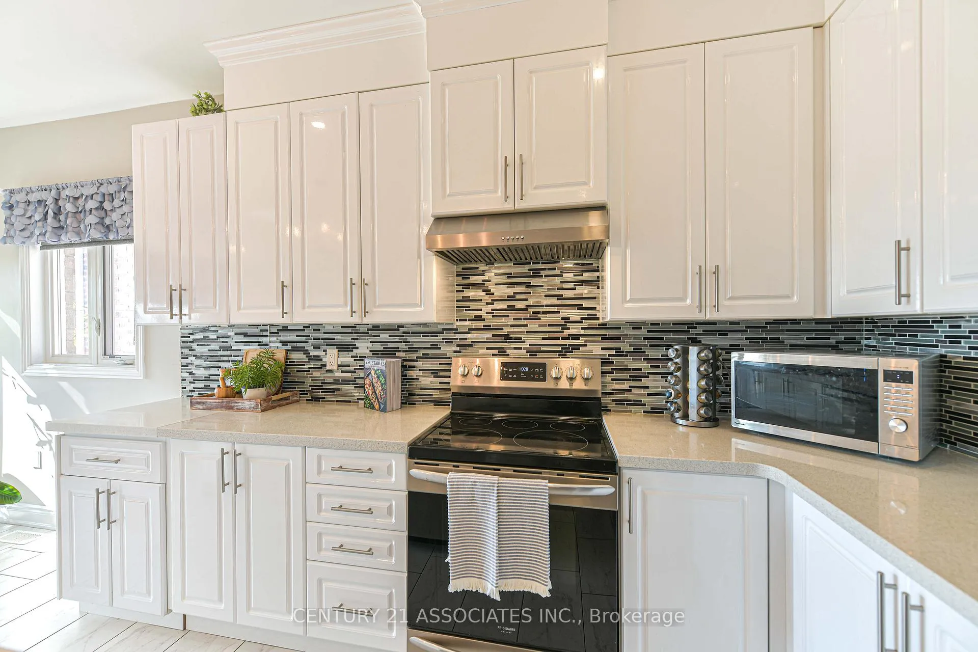Photo 17 of 3155 Monarch Drive, Orillia — HOMEH