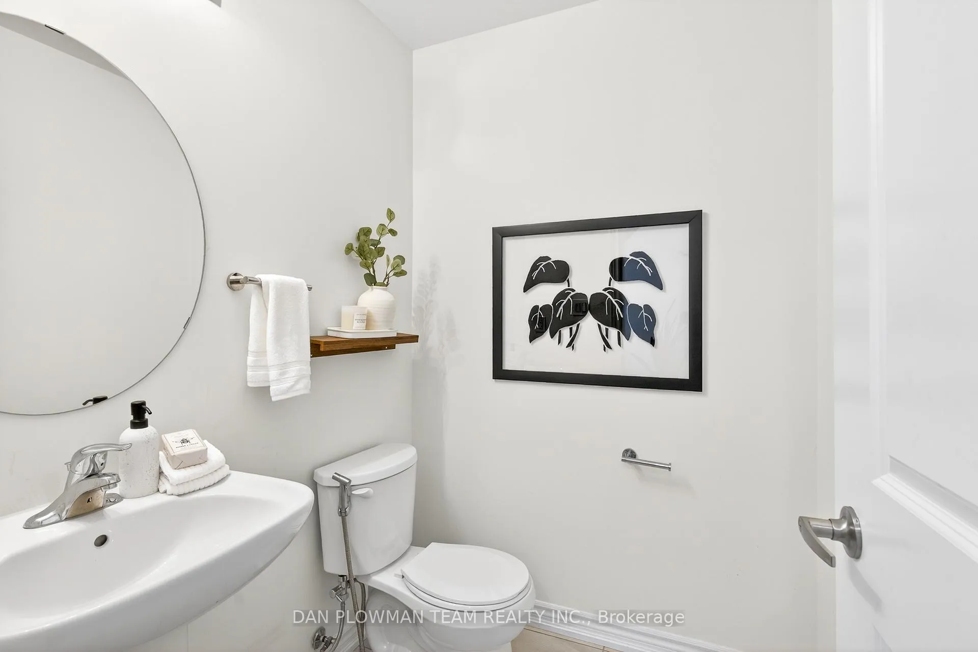 Photo 9 of 30 Hallmark Way, Whitby, Lynde Creek — HOMEH