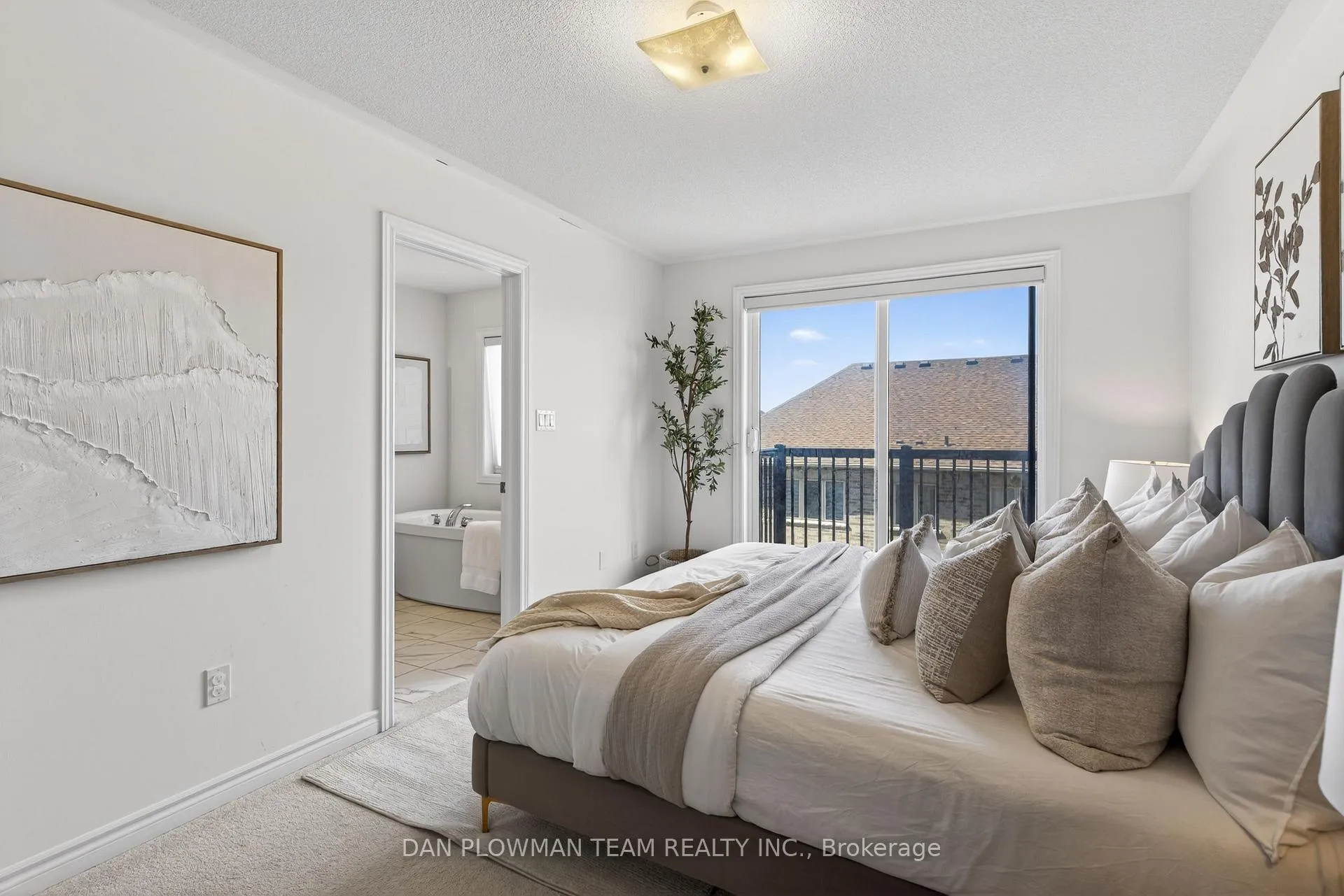 Photo 11 of 30 Hallmark Way, Whitby, Lynde Creek — HOMEH