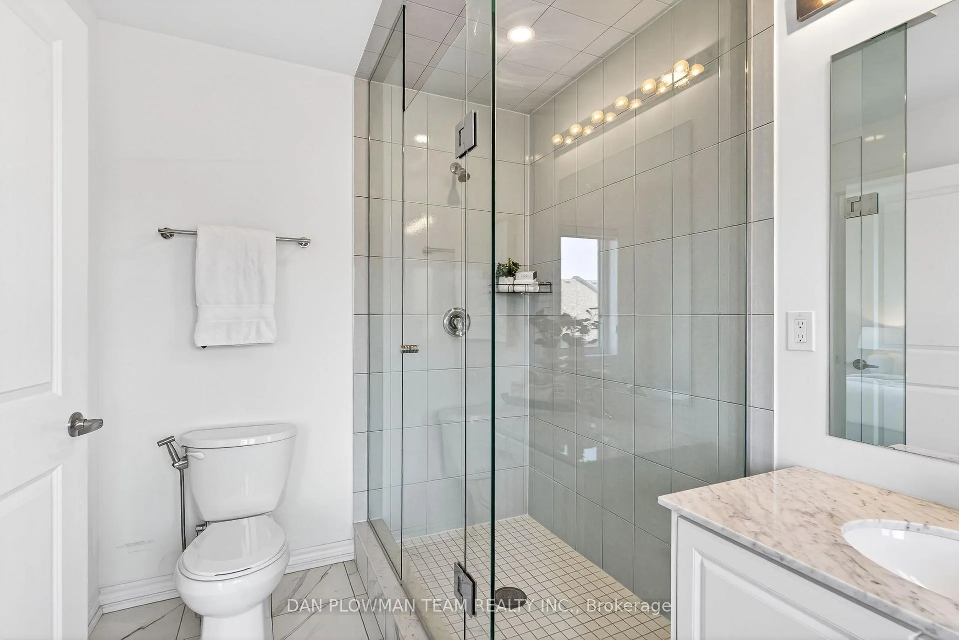 Photo 14 of 30 Hallmark Way, Whitby, Lynde Creek — HOMEH