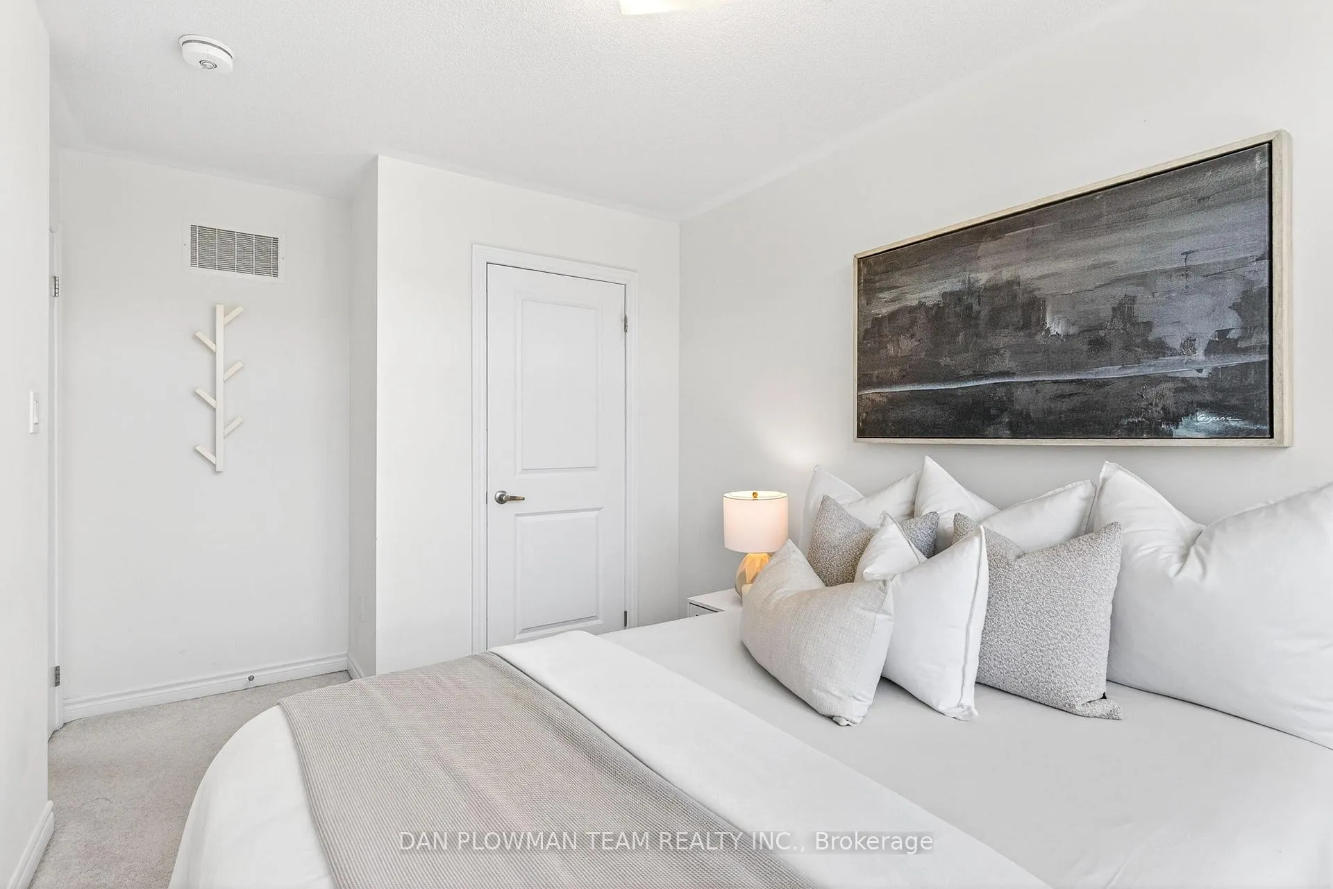 Photo 16 of 30 Hallmark Way, Whitby, Lynde Creek — HOMEH