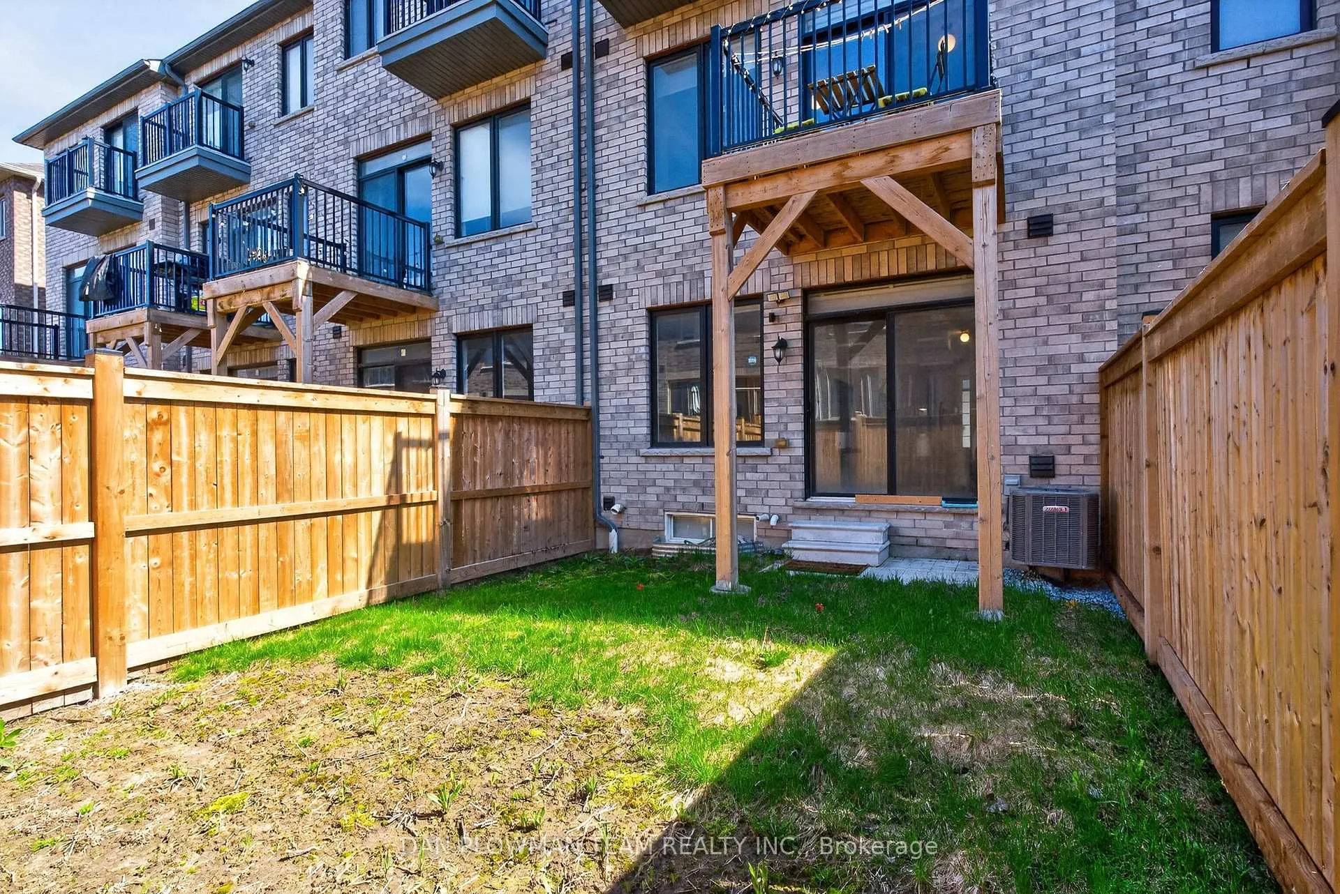 Photo 26 of 30 Hallmark Way, Whitby, Lynde Creek — HOMEH