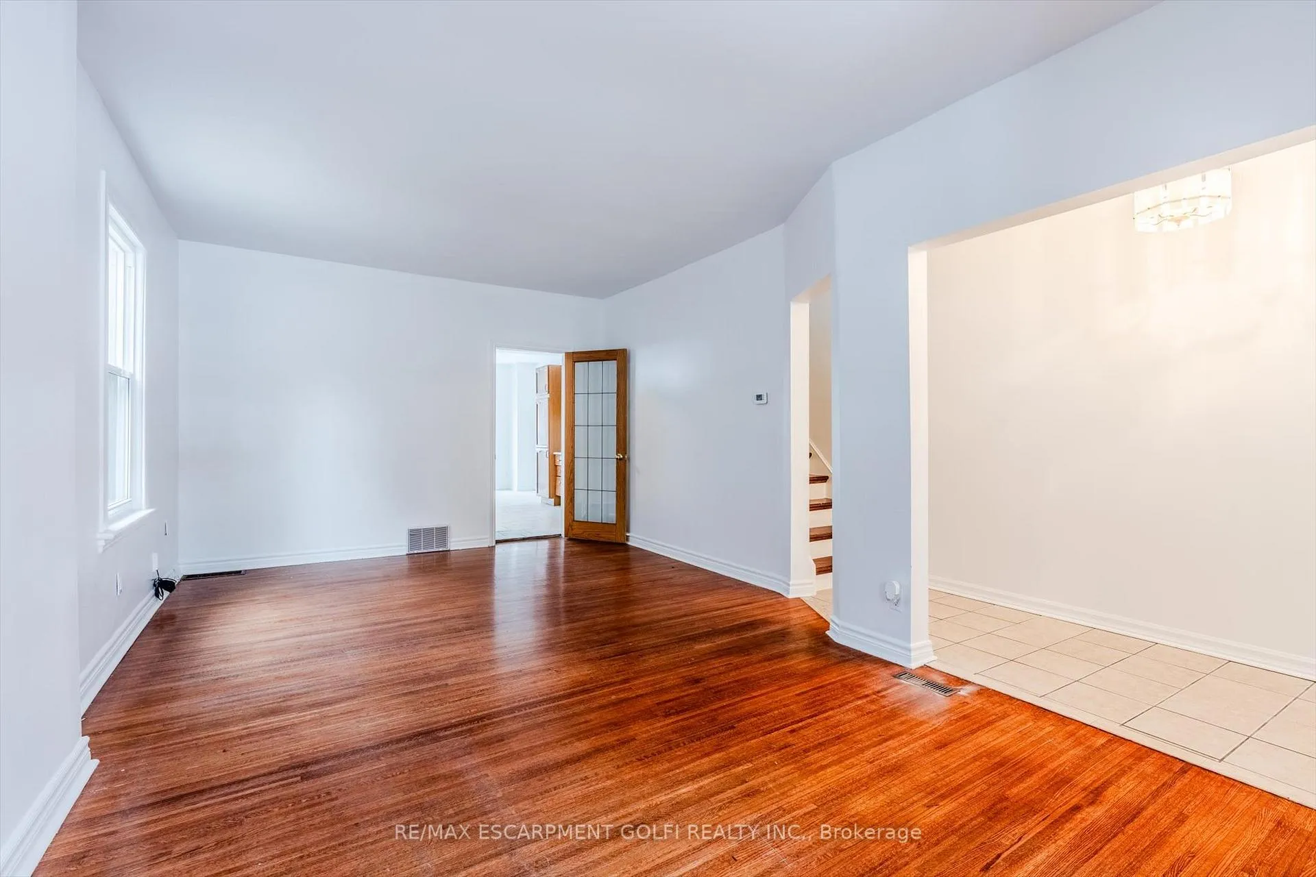 Photo 5 of 49 Myrtle Avenue, Hamilton, St. Clair — HOMEH