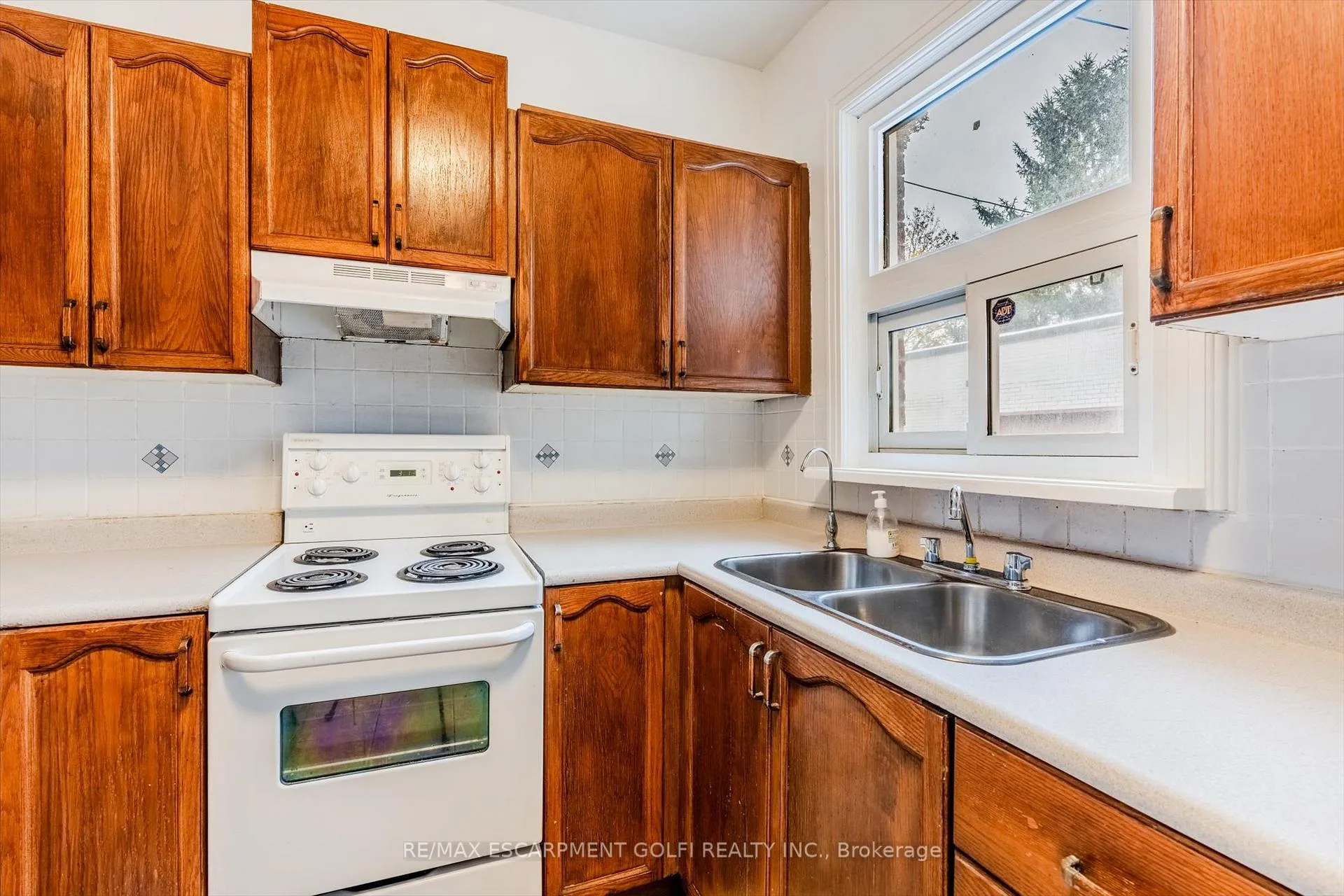Photo 8 of 49 Myrtle Avenue, Hamilton, St. Clair — HOMEH
