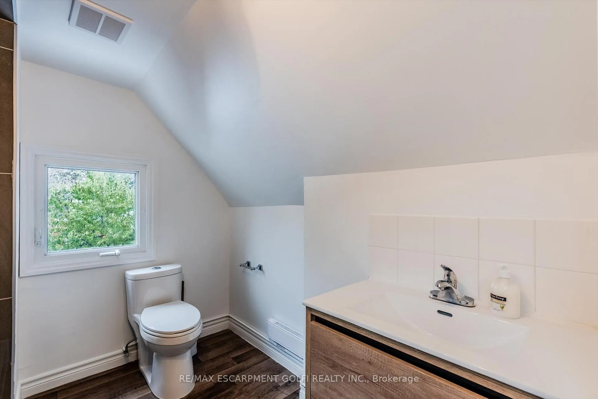 Photo 20 of 49 Myrtle Avenue, Hamilton, St. Clair — HOMEH