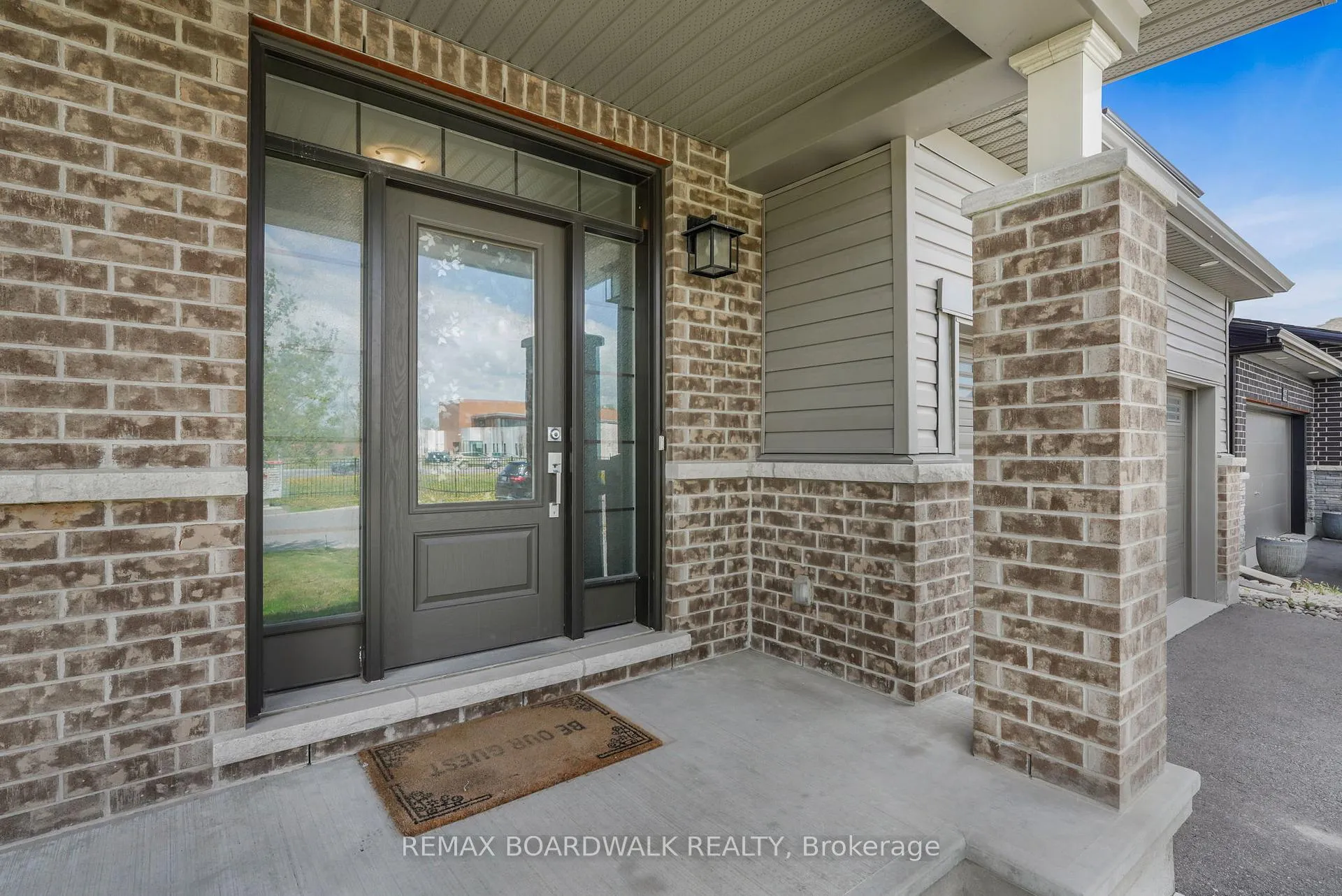 Photo 3 of 207 Aquarium Avenue, Ottawa, Avalon West — HOMEH