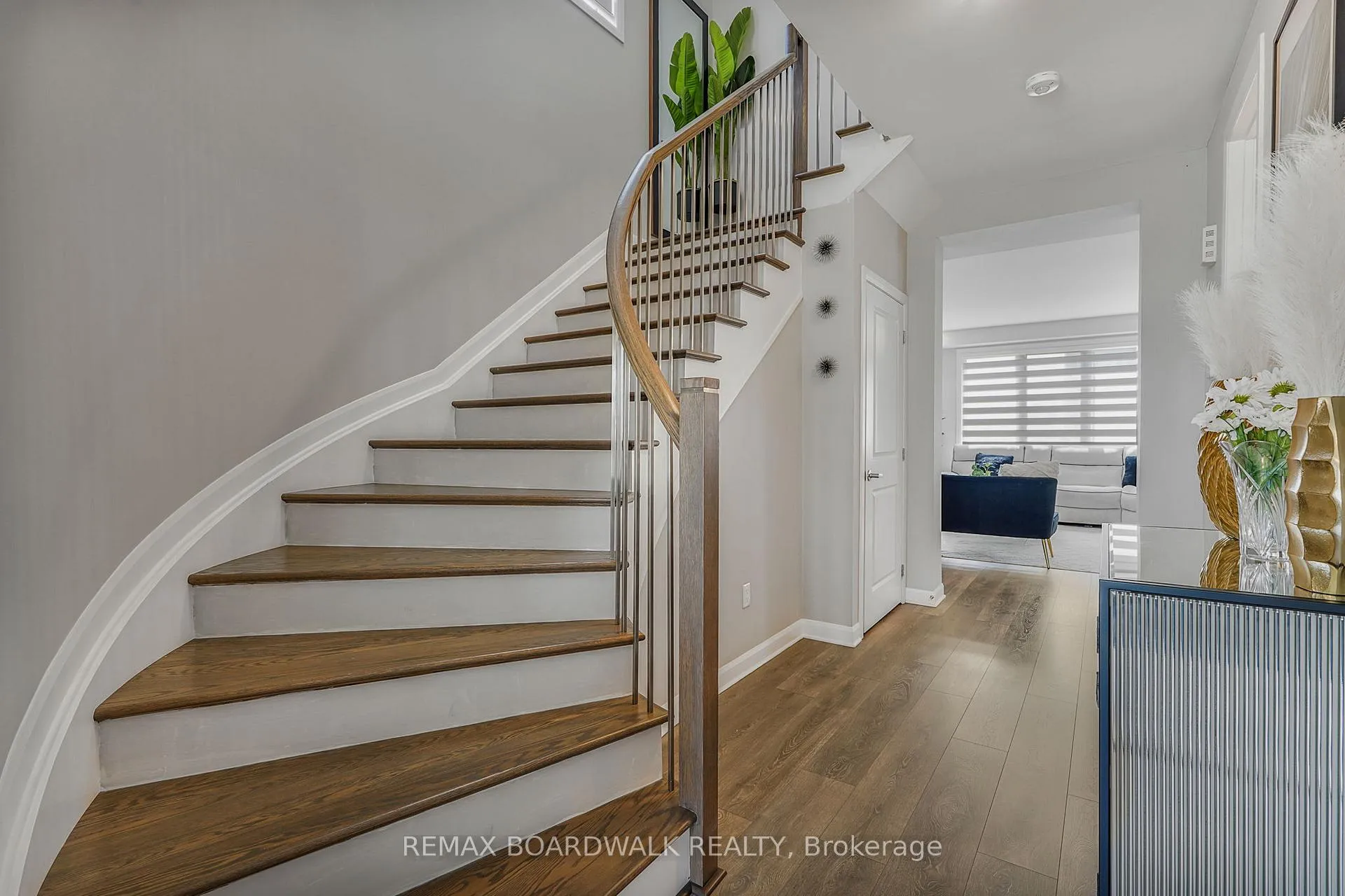 Photo 5 of 207 Aquarium Avenue, Ottawa, Avalon West — HOMEH