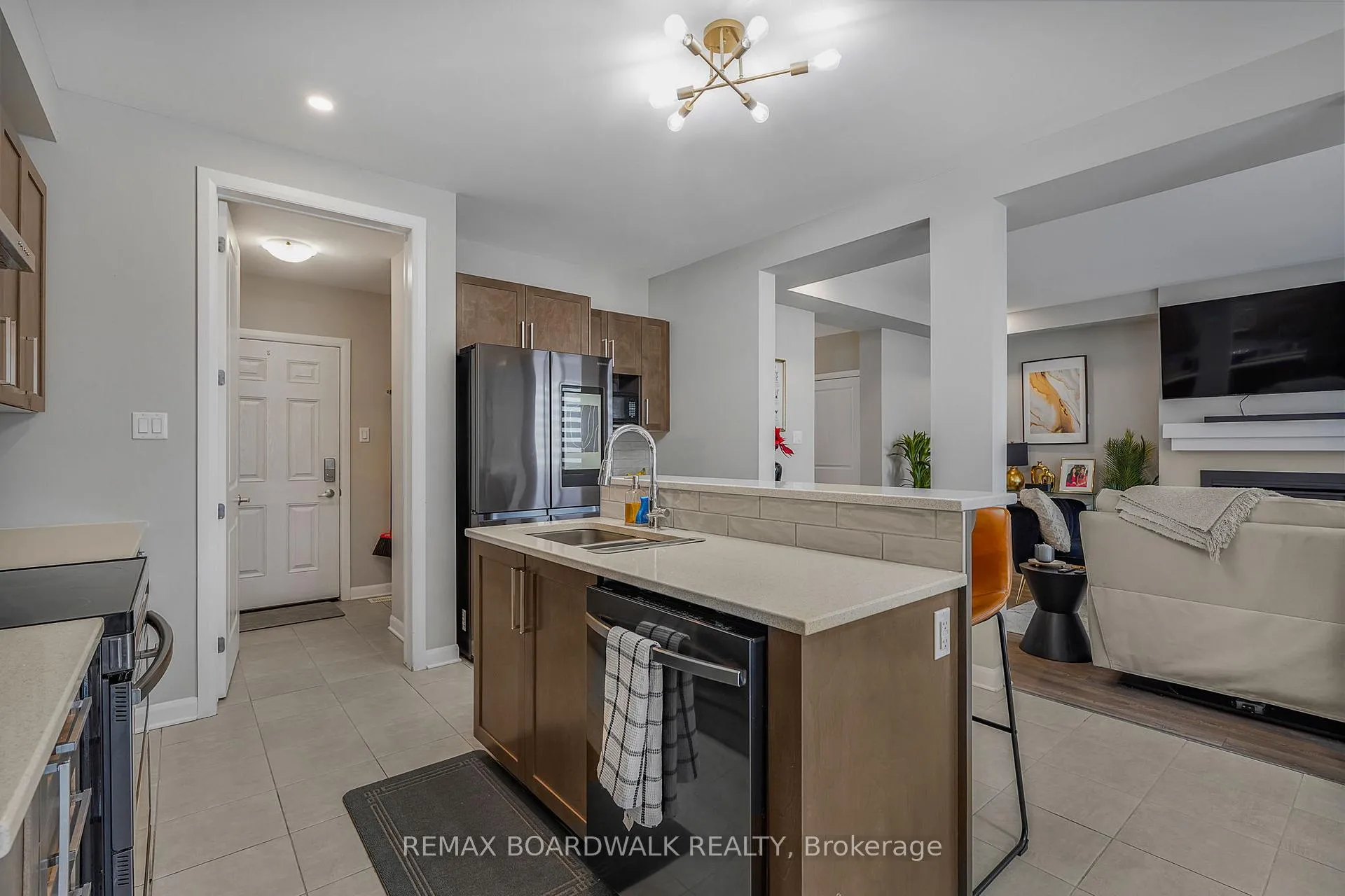 Photo 11 of 207 Aquarium Avenue, Ottawa, Avalon West — HOMEH