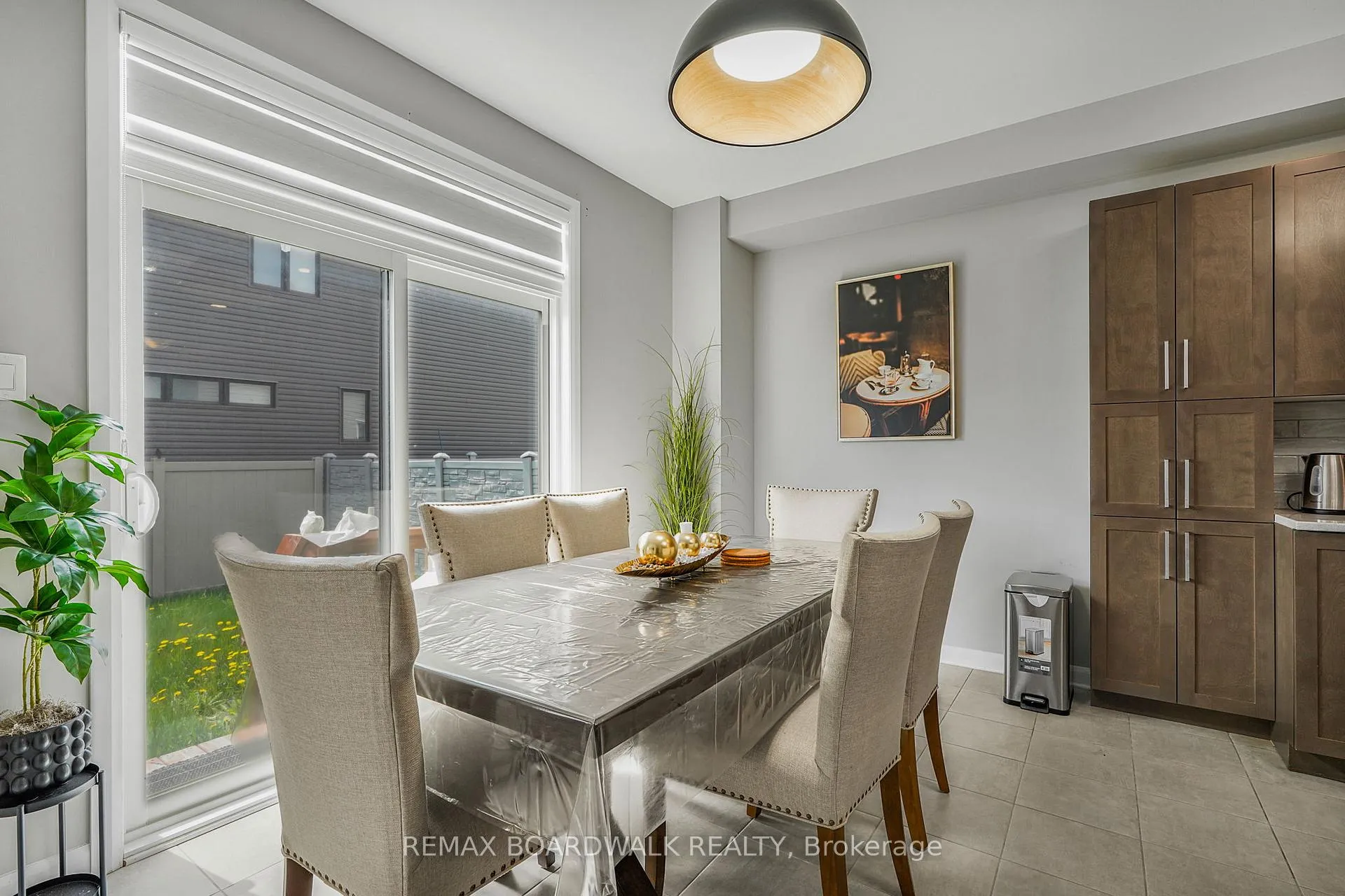 Photo 14 of 207 Aquarium Avenue, Ottawa, Avalon West — HOMEH