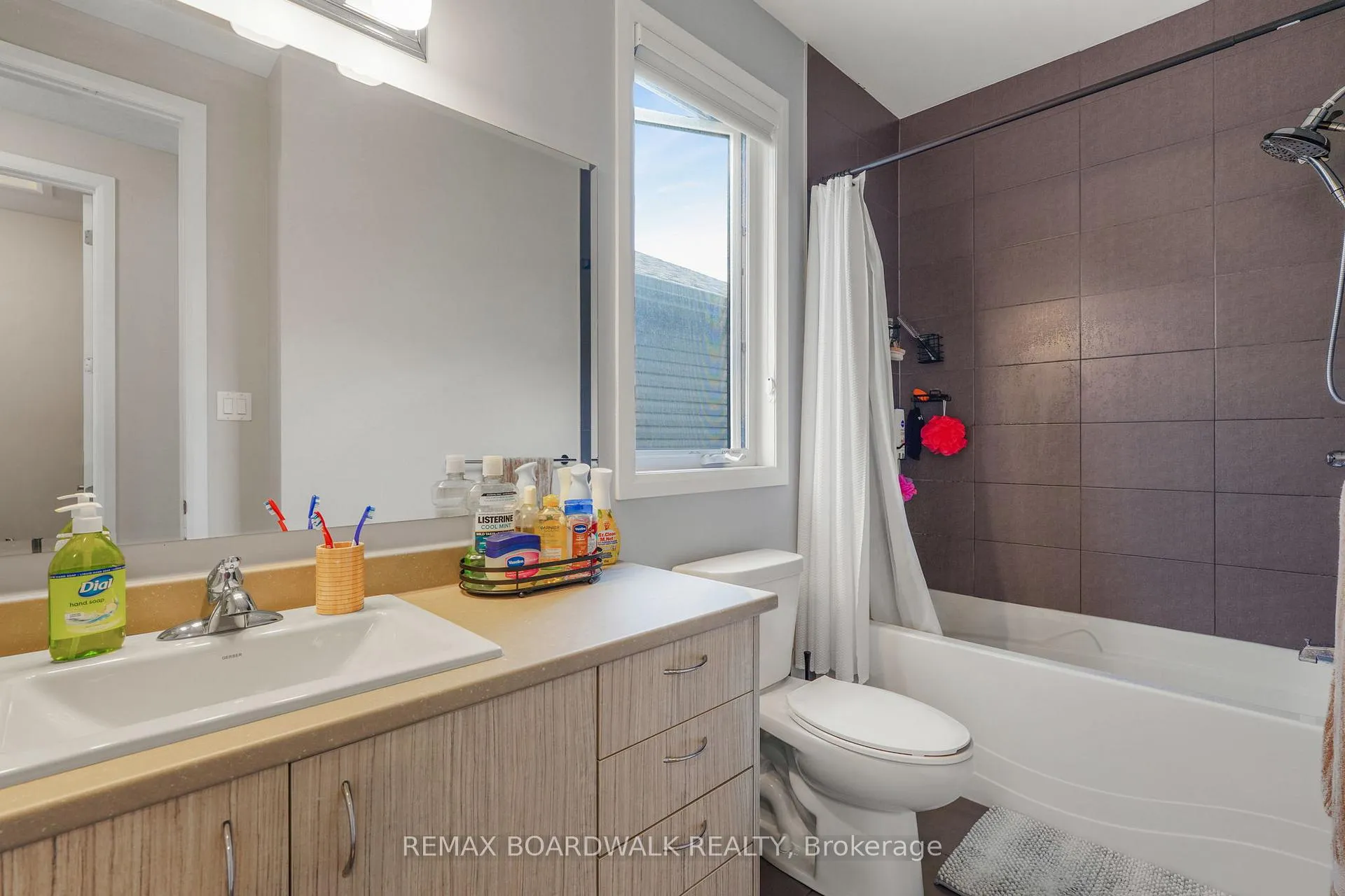 Photo 24 of 207 Aquarium Avenue, Ottawa, Avalon West — HOMEH