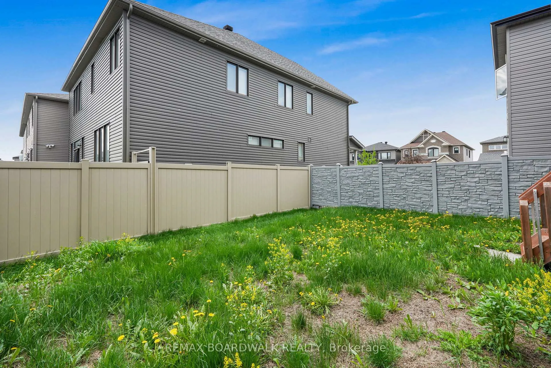 Photo 25 of 207 Aquarium Avenue, Ottawa, Avalon West — HOMEH