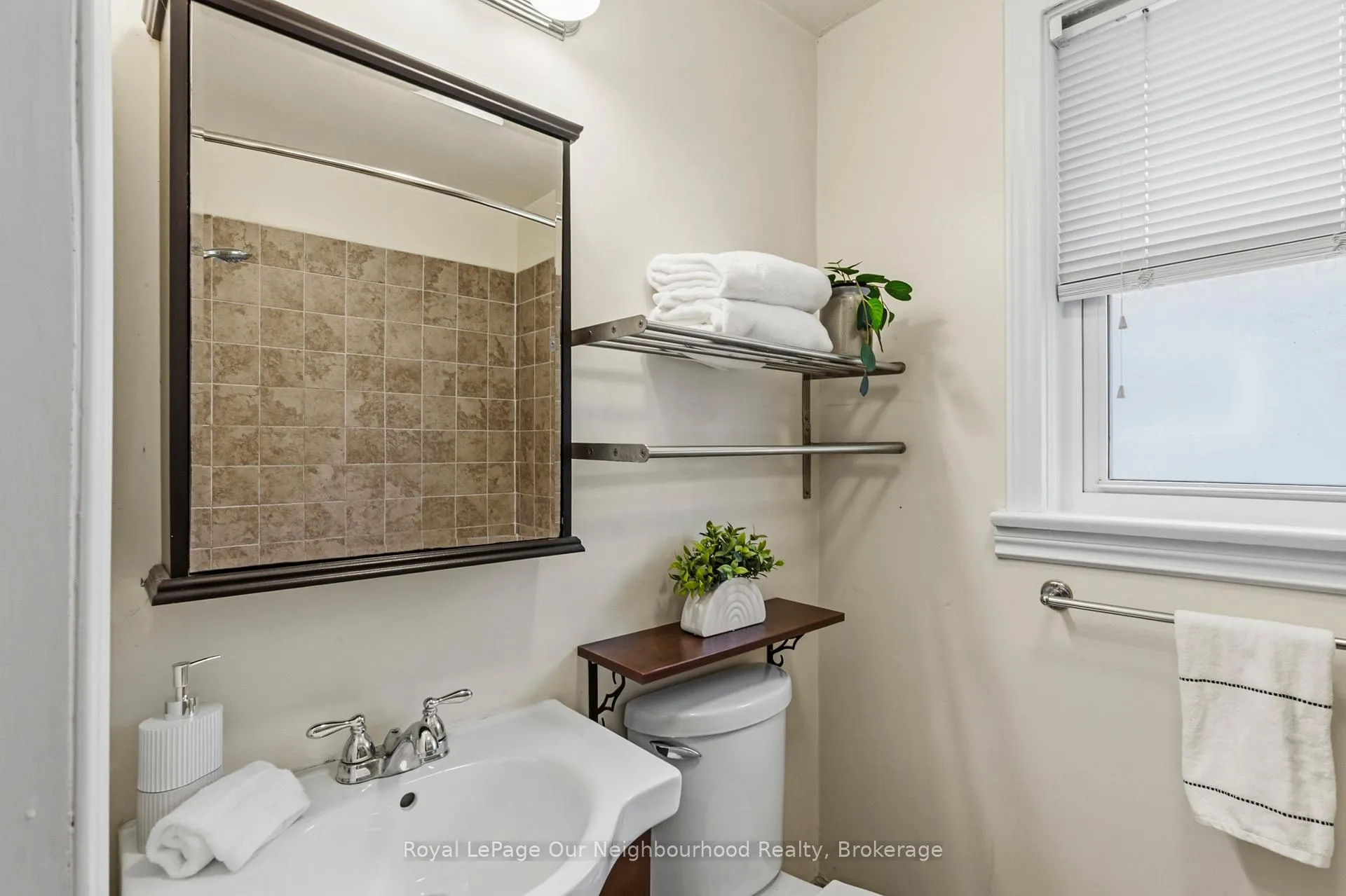 Photo 21 of 1275 Kingston Road, Scarborough, Birchcliffe-Cliffside — HOMEH