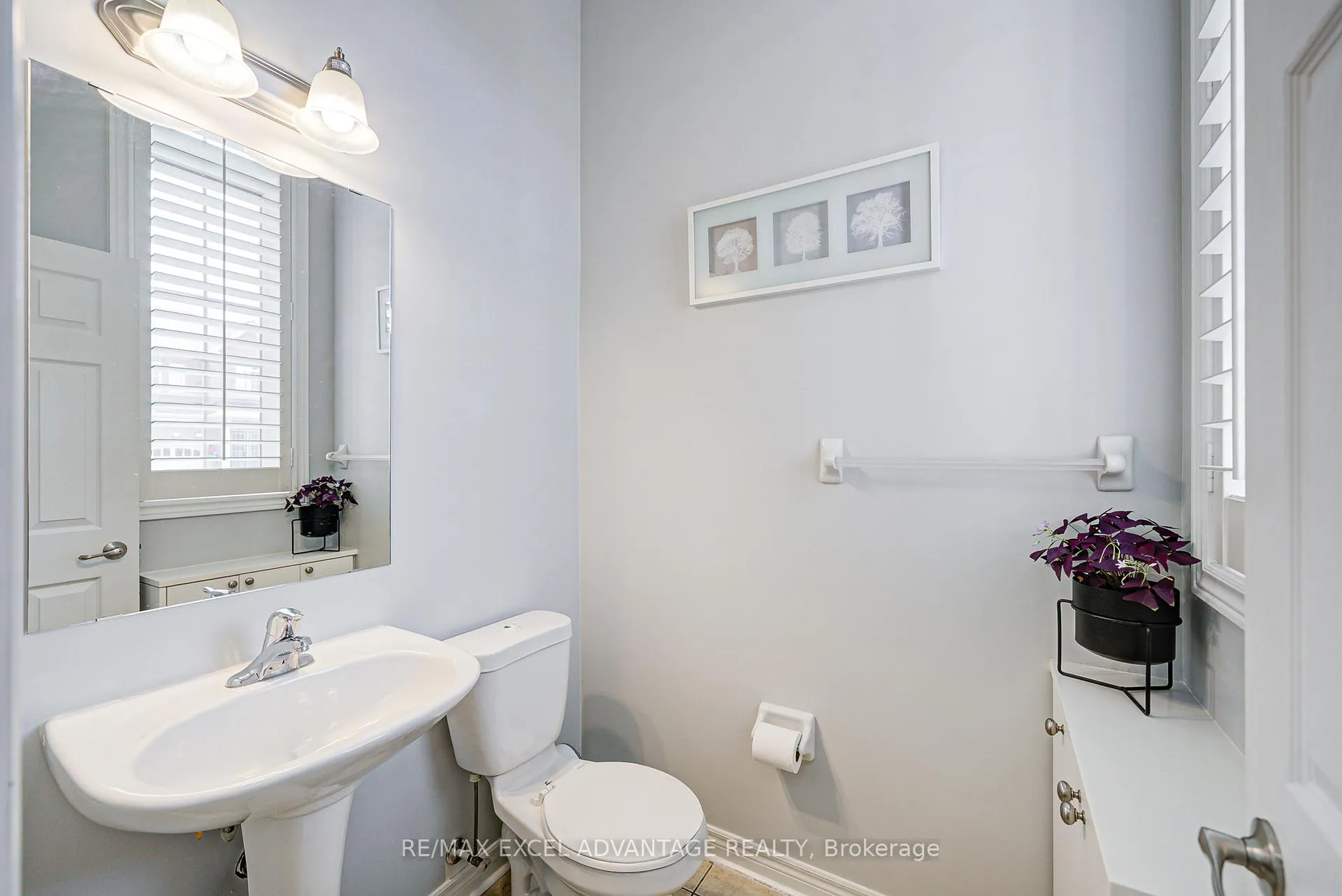 Photo 3 of 29 Teal Crescent Circle, Brampton, Credit Valley — HOMEH