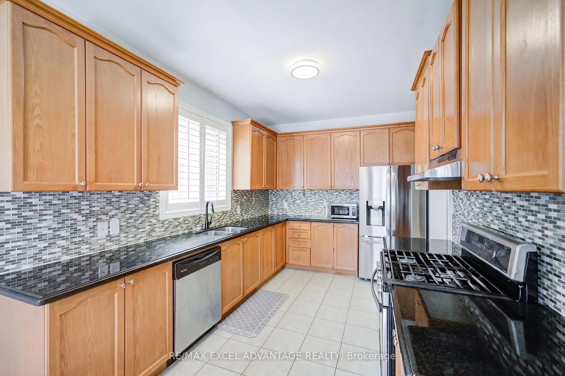 Photo 5 of 29 Teal Crescent Circle, Brampton, Credit Valley — HOMEH