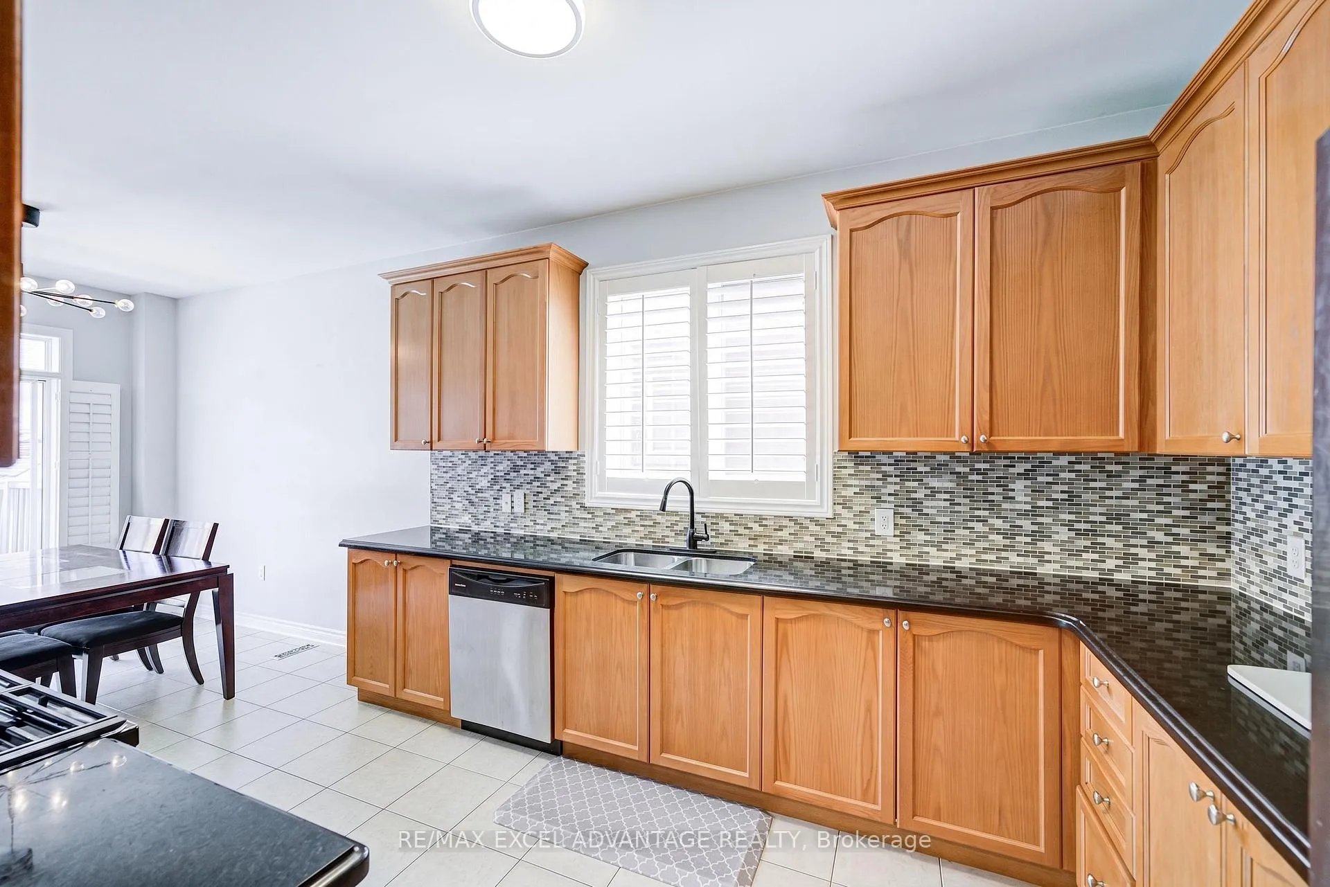 Photo 6 of 29 Teal Crescent Circle, Brampton, Credit Valley — HOMEH