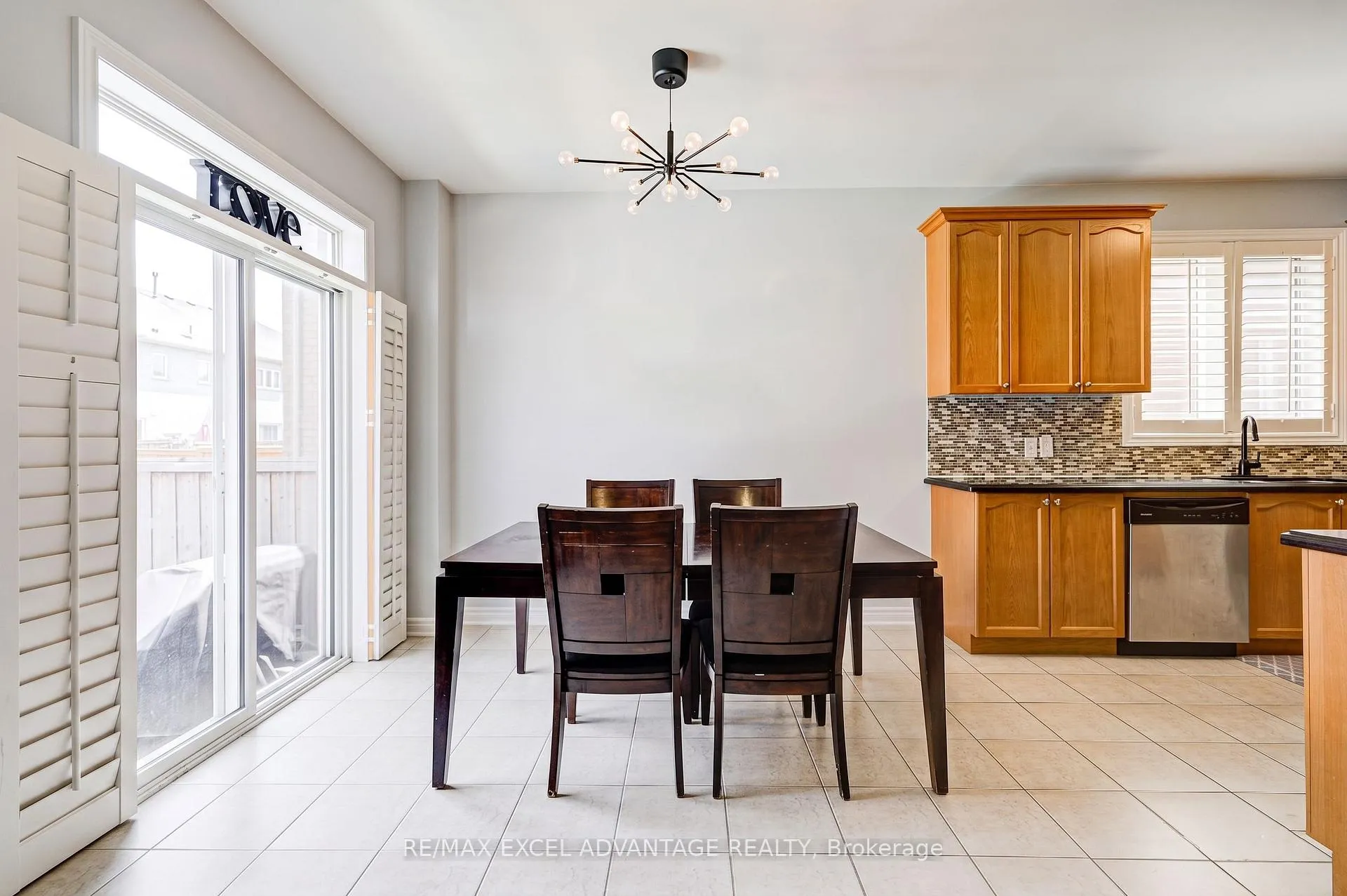 Photo 7 of 29 Teal Crescent Circle, Brampton, Credit Valley — HOMEH
