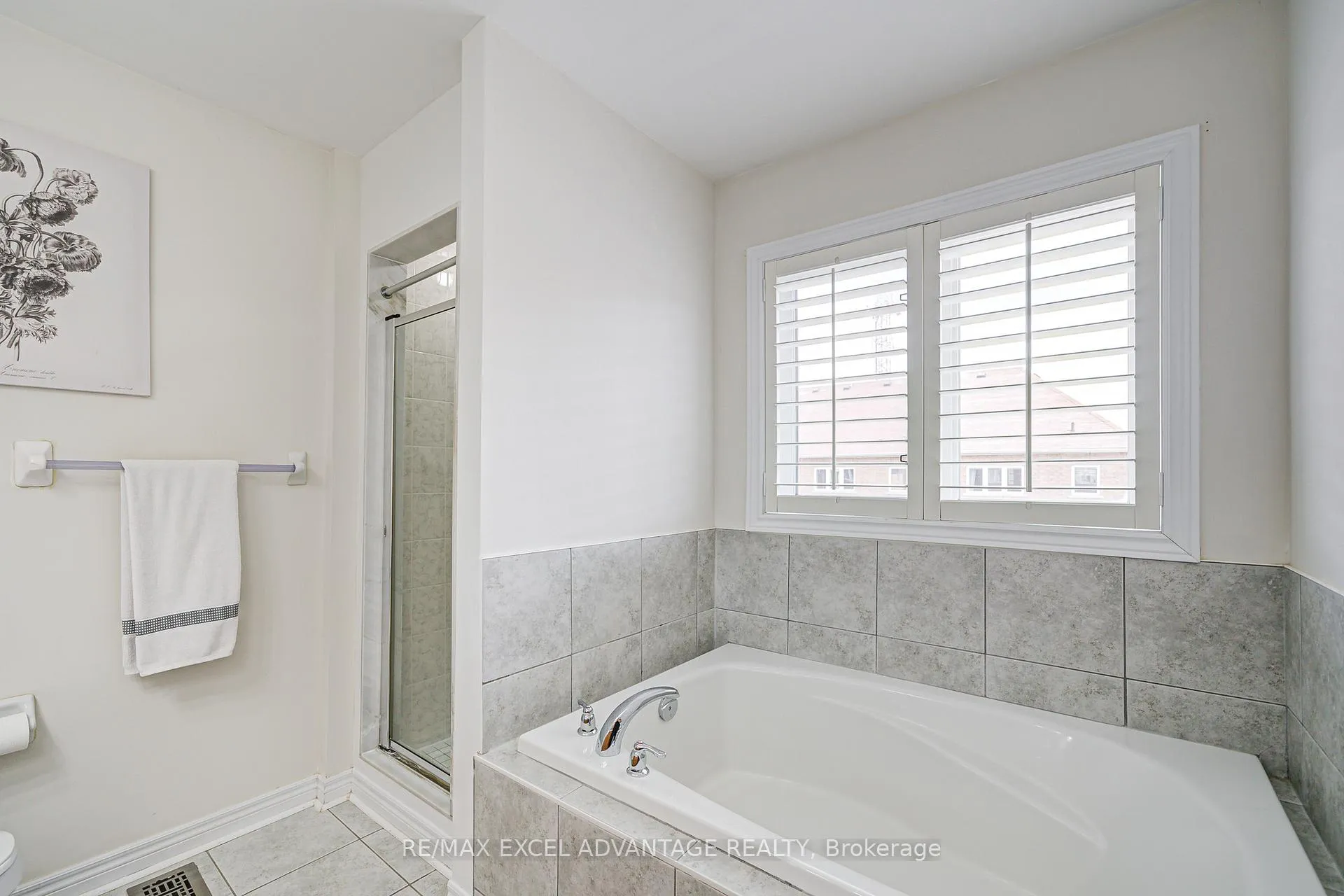 Photo 12 of 29 Teal Crescent Circle, Brampton, Credit Valley — HOMEH