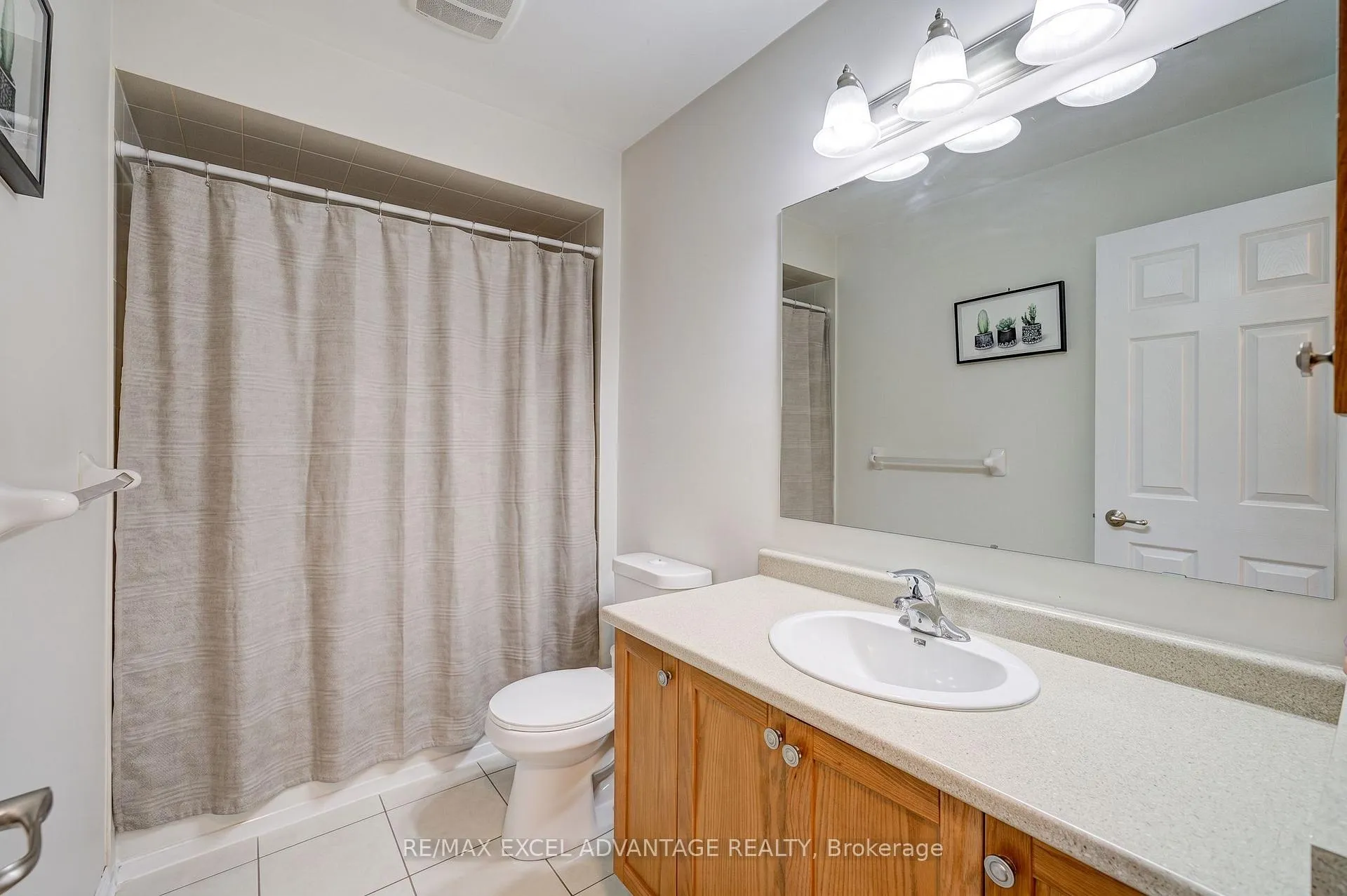 Photo 16 of 29 Teal Crescent Circle, Brampton, Credit Valley — HOMEH