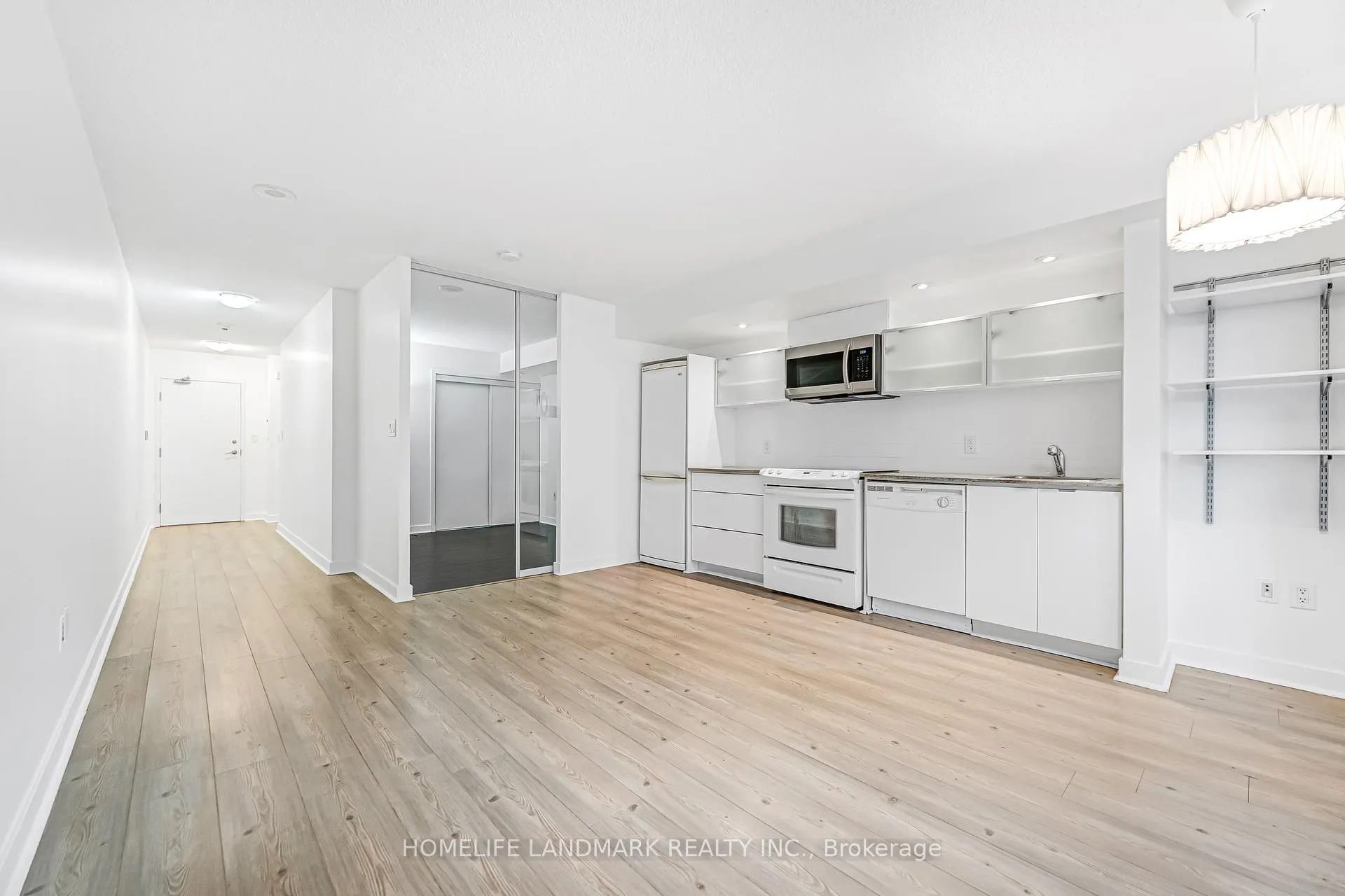 Photo 5 of Unit #811, 4K Spadina Avenue, Toronto, Waterfront Communities — HOMEH