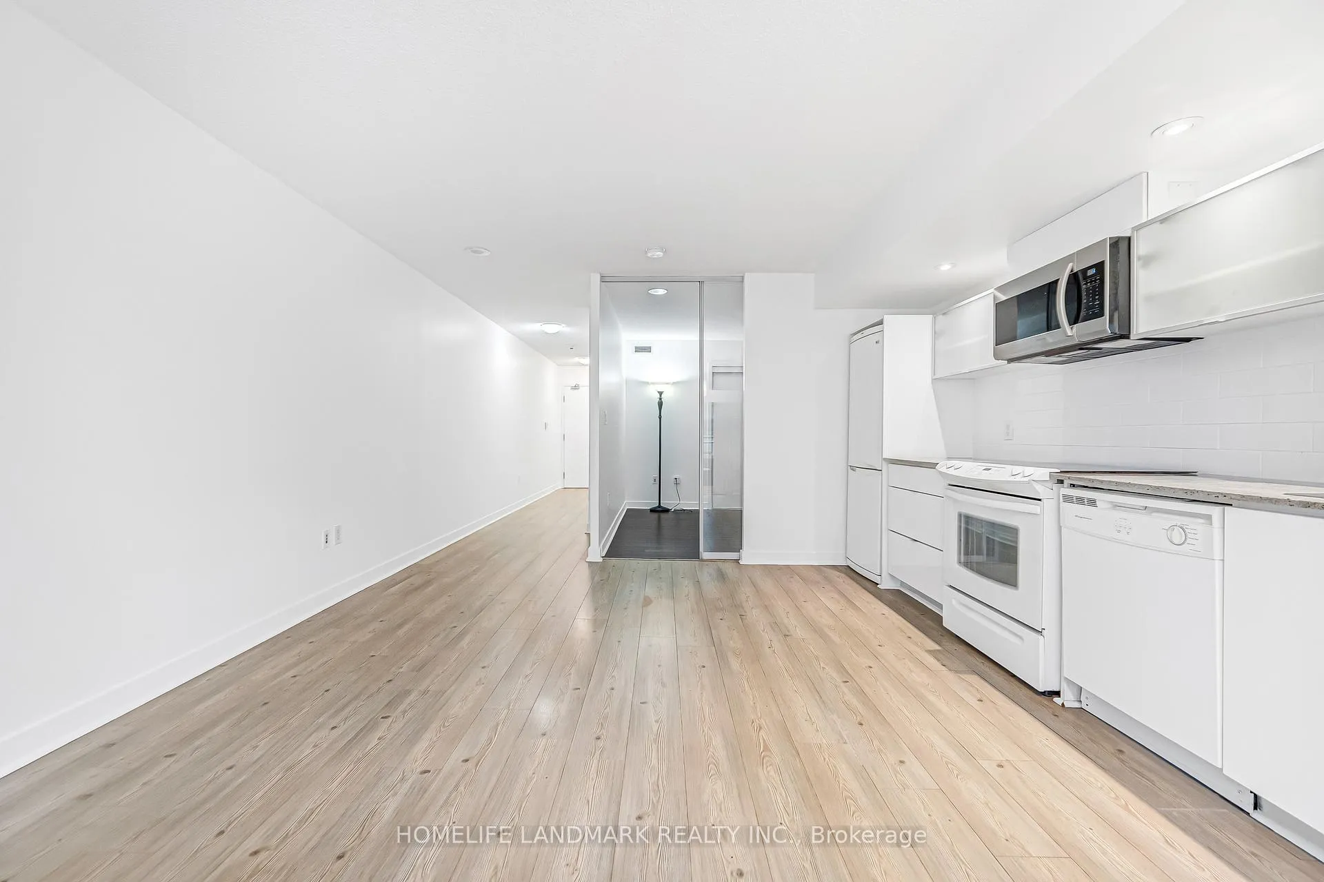 Photo 6 of Unit #811, 4K Spadina Avenue, Toronto, Waterfront Communities — HOMEH