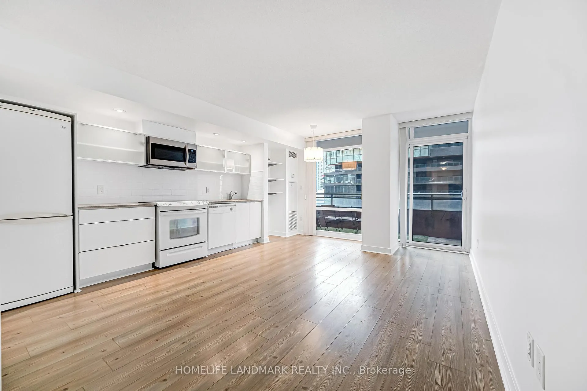 Photo 9 of Unit #811, 4K Spadina Avenue, Toronto, Waterfront Communities — HOMEH