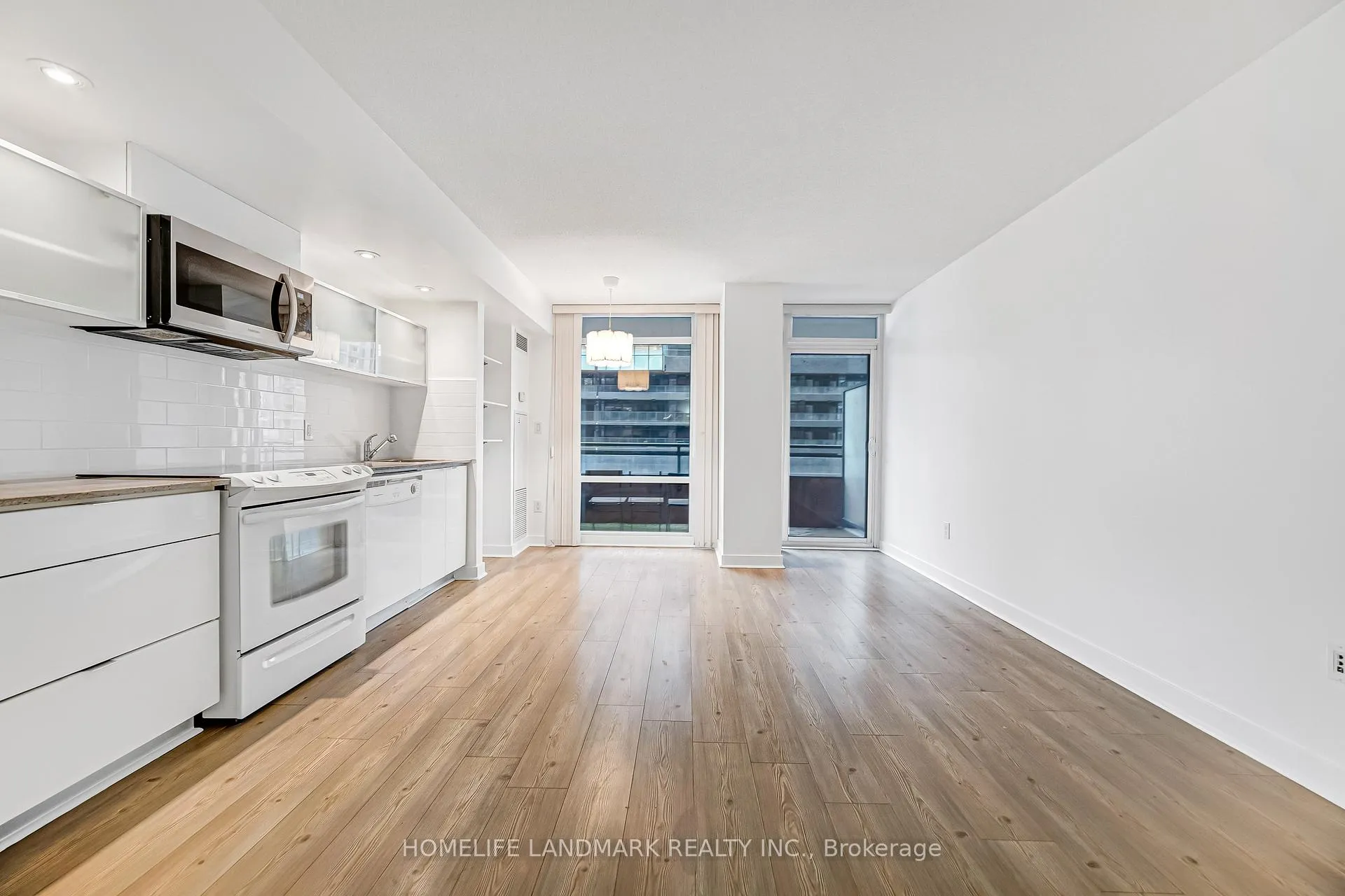 Photo 10 of Unit #811, 4K Spadina Avenue, Toronto, Waterfront Communities — HOMEH