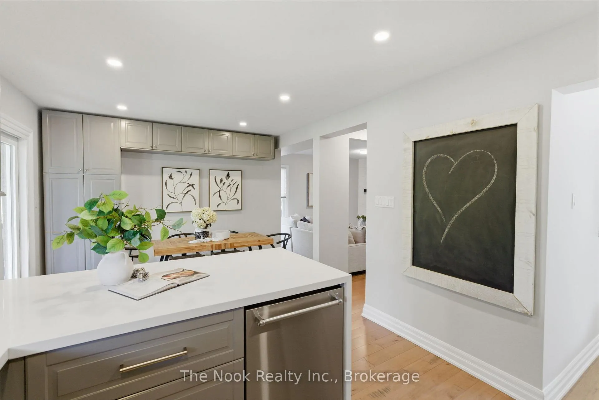Photo 14 of 15 Stanford Crescent, Clarington, Newcastle — HOMEH
