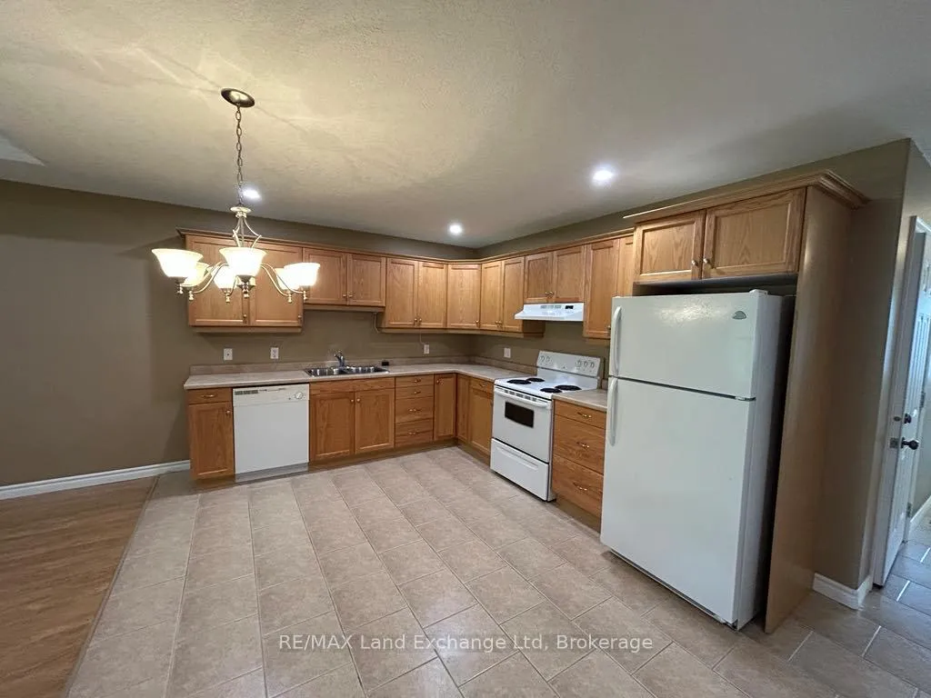 Photo 4 of 32 Victoria Street W, North Huron, Wingham — HOMEH