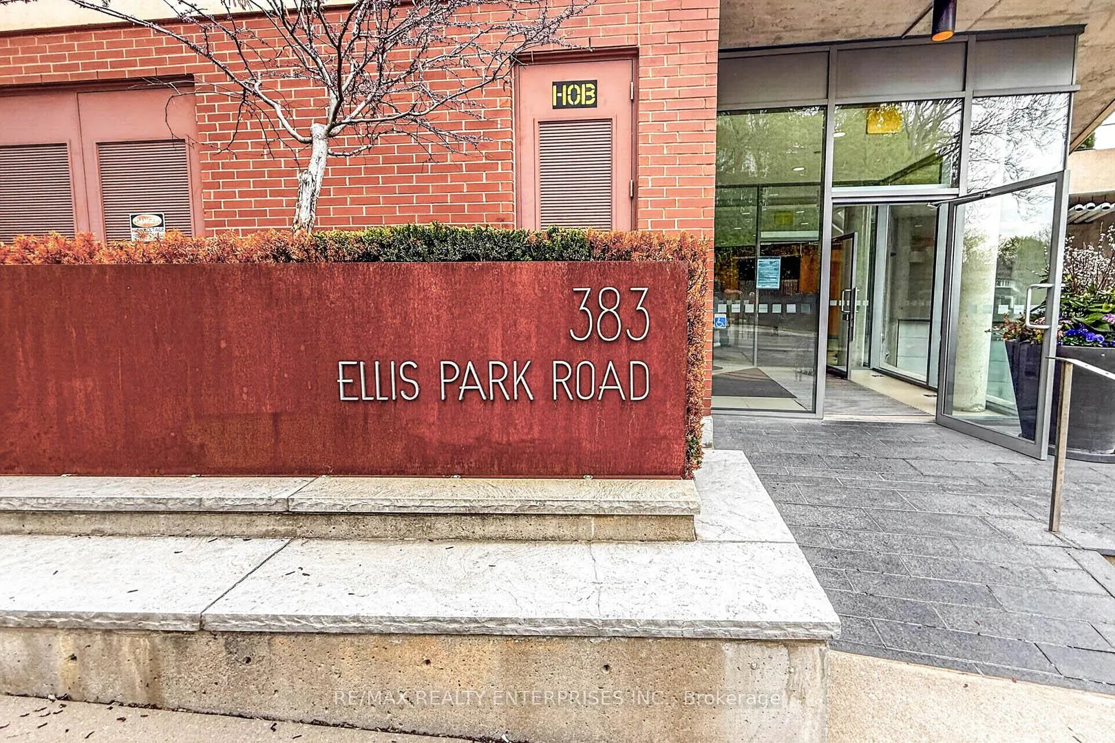 Photo 2 of Unit 802, 383 Ellis Park Road, Toronto, High Park-Swansea — HOMEH