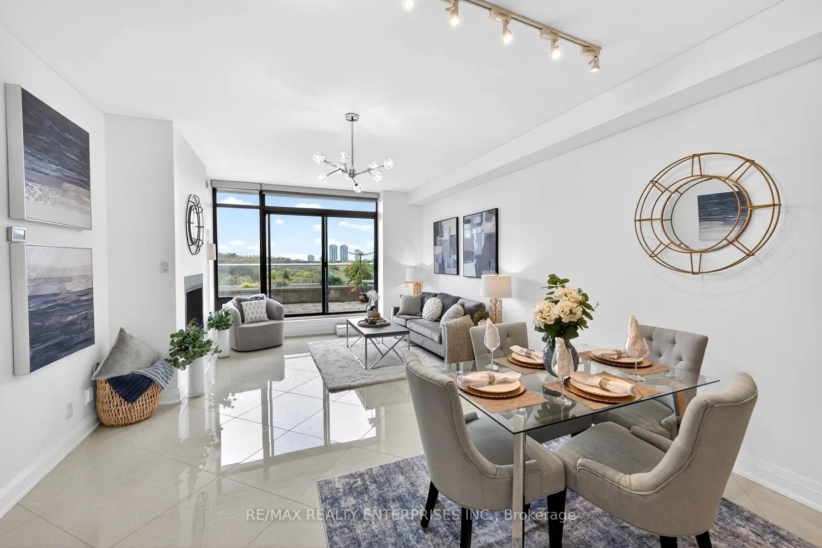 Photo 6 of Unit 802, 383 Ellis Park Road, Toronto, High Park-Swansea — HOMEH