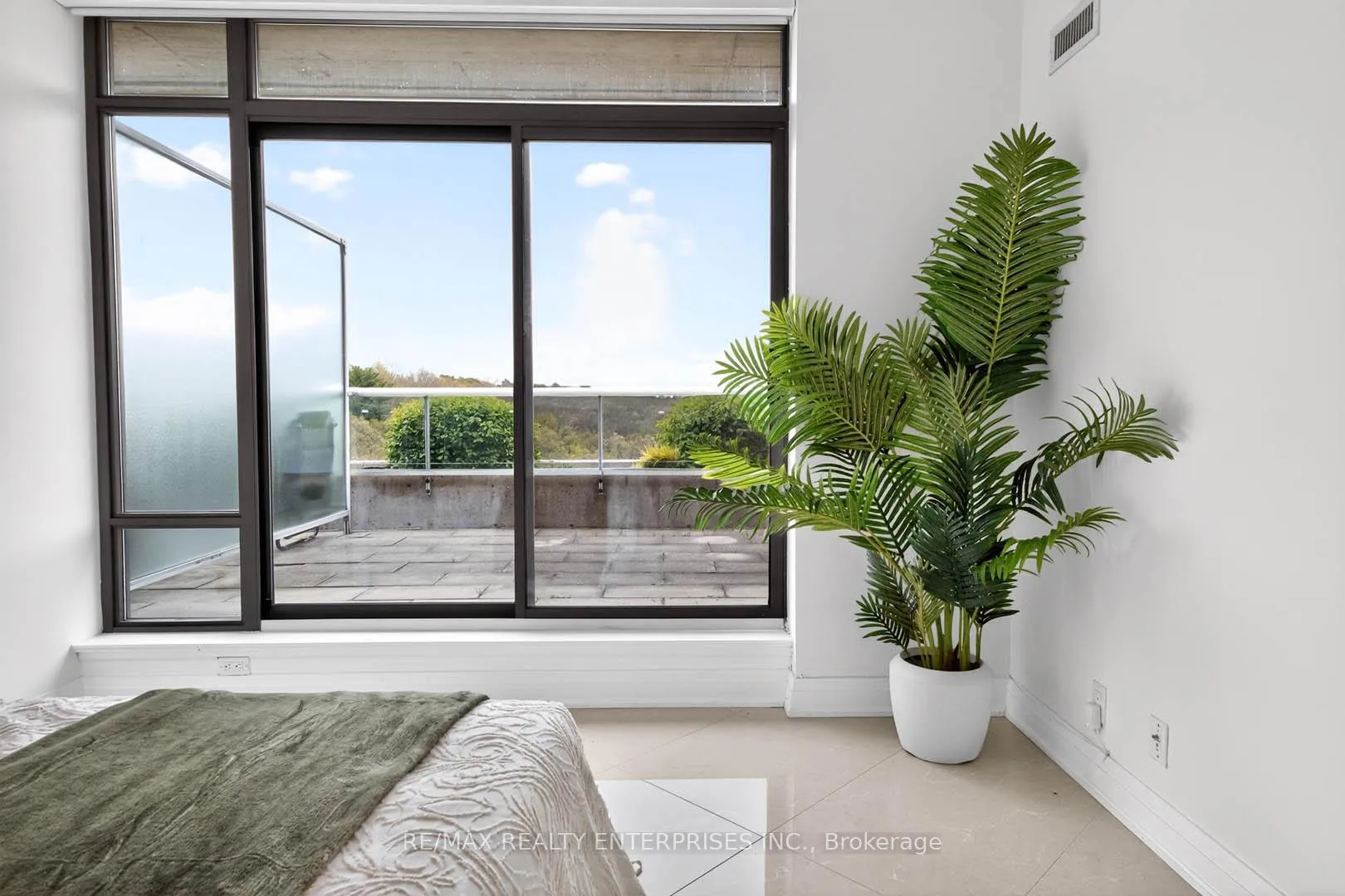 Photo 21 of Unit 802, 383 Ellis Park Road, Toronto, High Park-Swansea — HOMEH