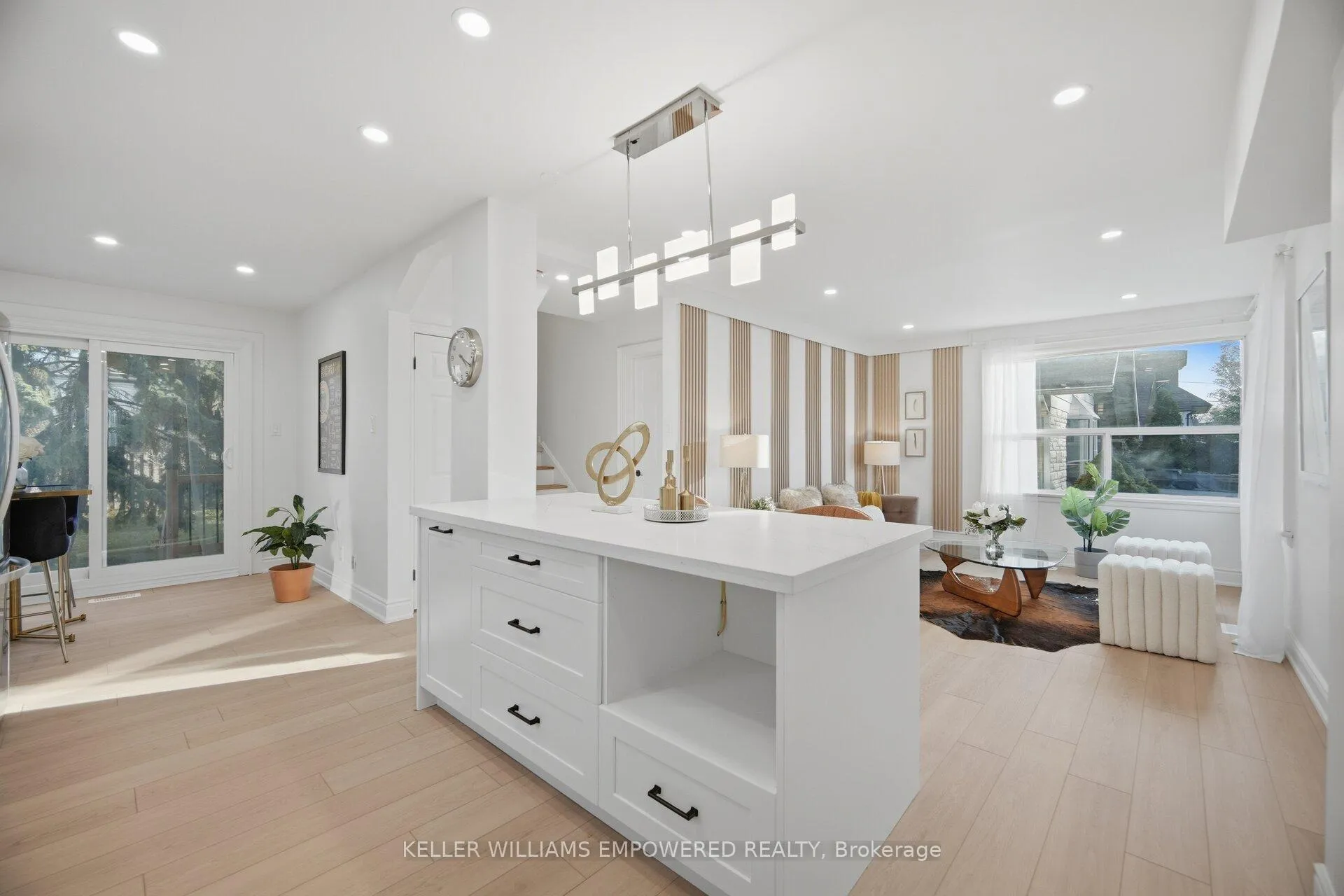 Photo 4 of 29 Genthorn Avenue, Etobicoke, Rexdale-Kipling — HOMEH