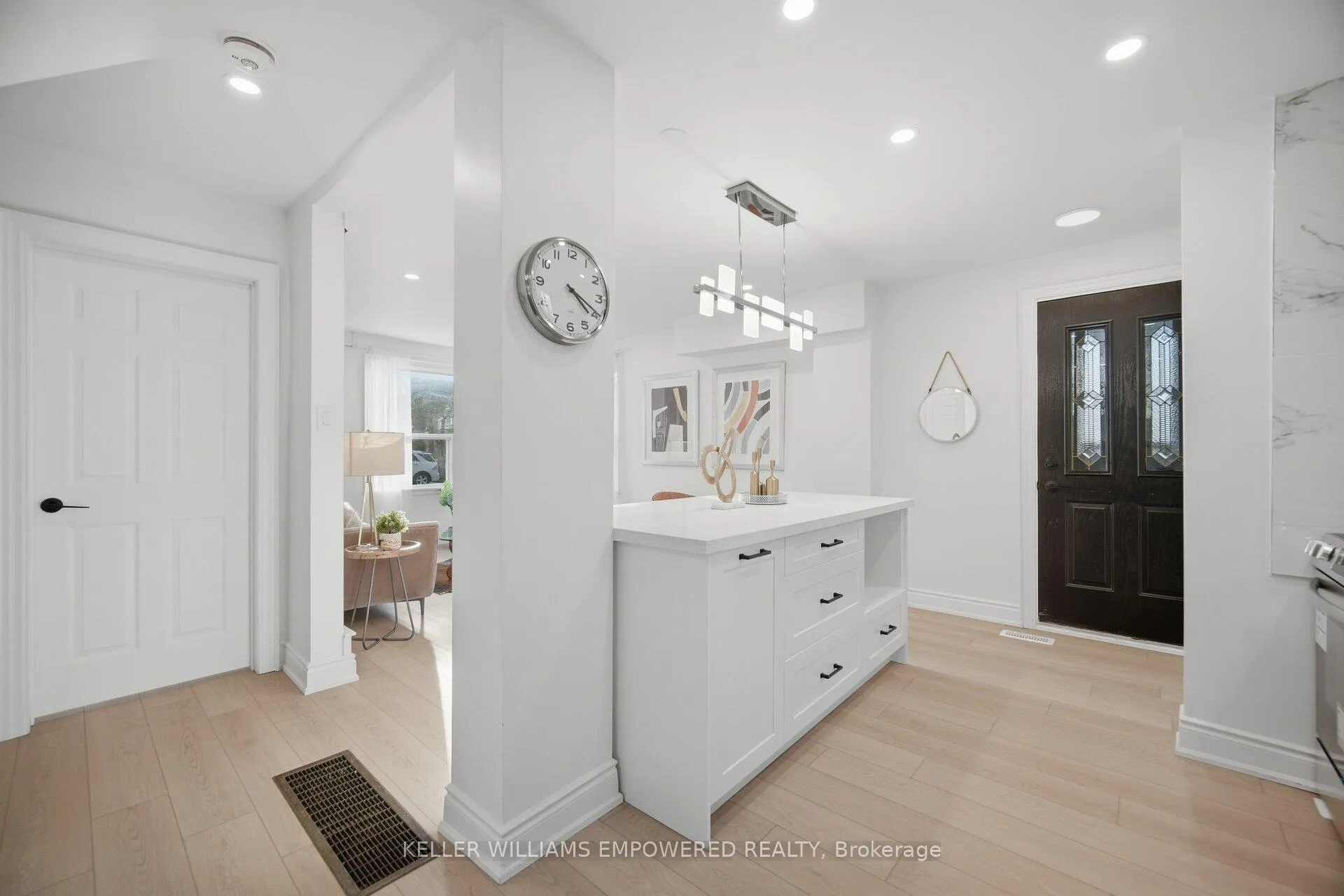 Photo 7 of 29 Genthorn Avenue, Etobicoke, Rexdale-Kipling — HOMEH