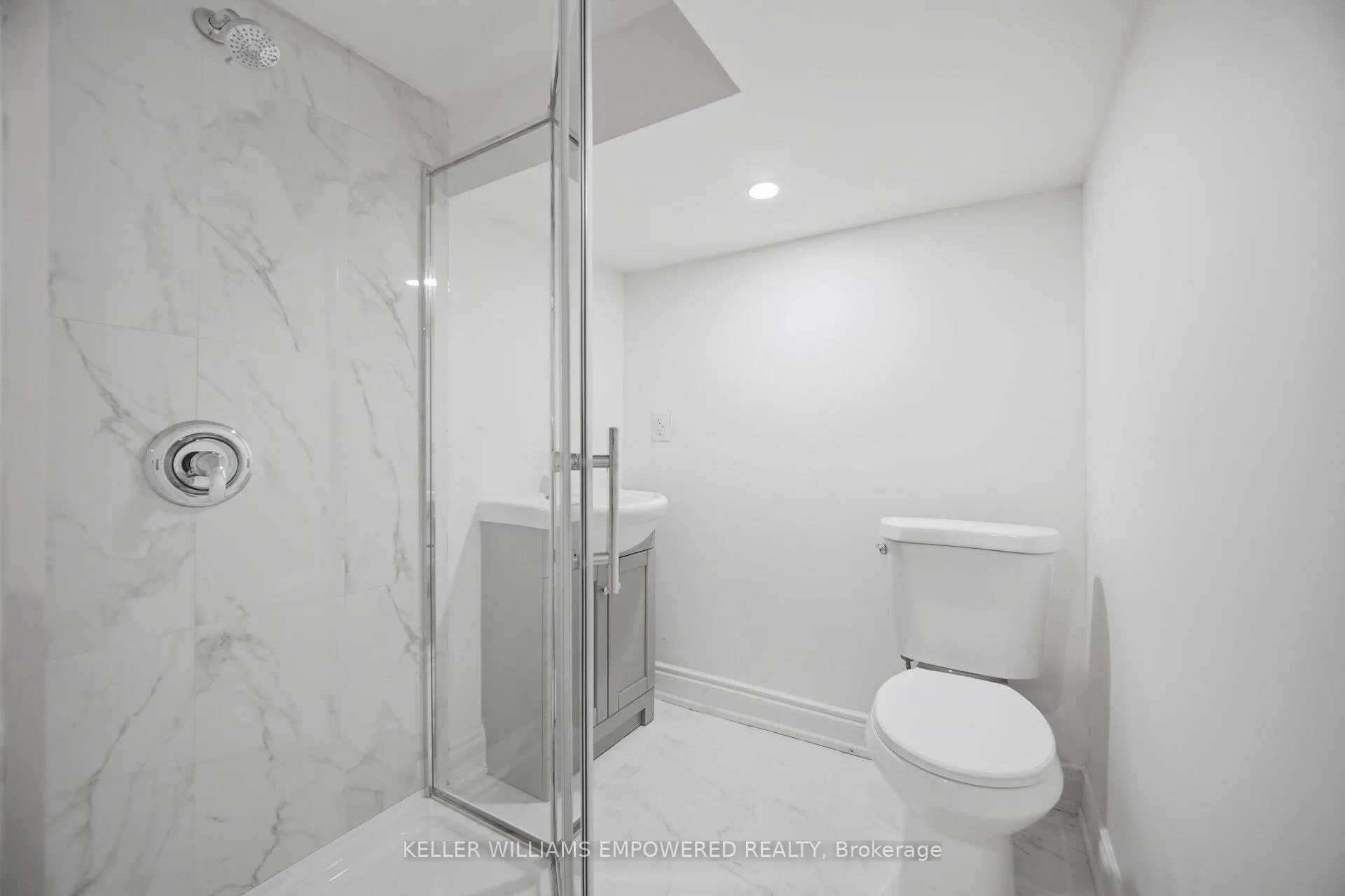 Photo 16 of 29 Genthorn Avenue, Etobicoke, Rexdale-Kipling — HOMEH