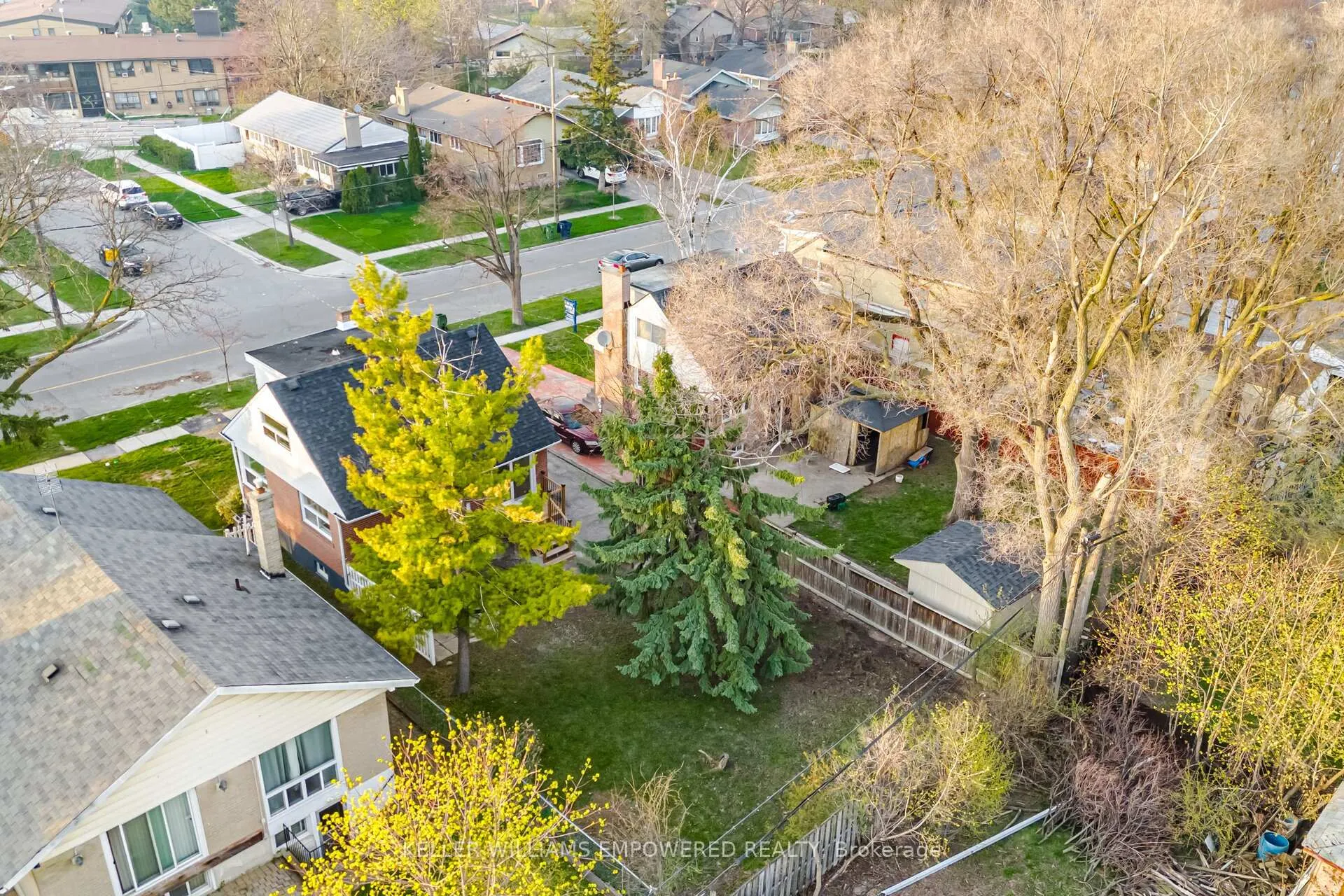 Photo 19 of 29 Genthorn Avenue, Etobicoke, Rexdale-Kipling — HOMEH