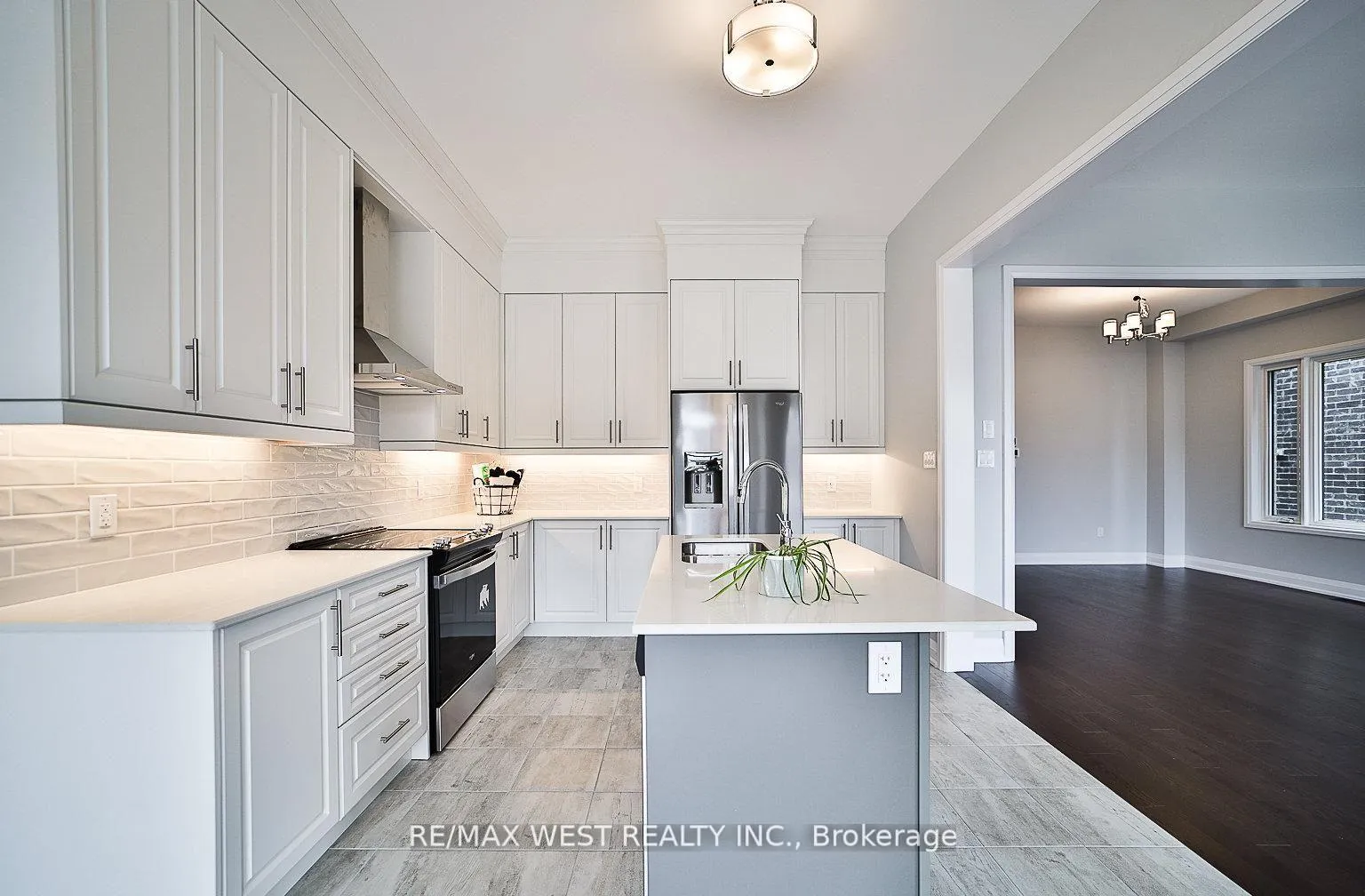 Photo 1 of 14 Periwinkle Road E, Springwater, Minesing — HOMEH