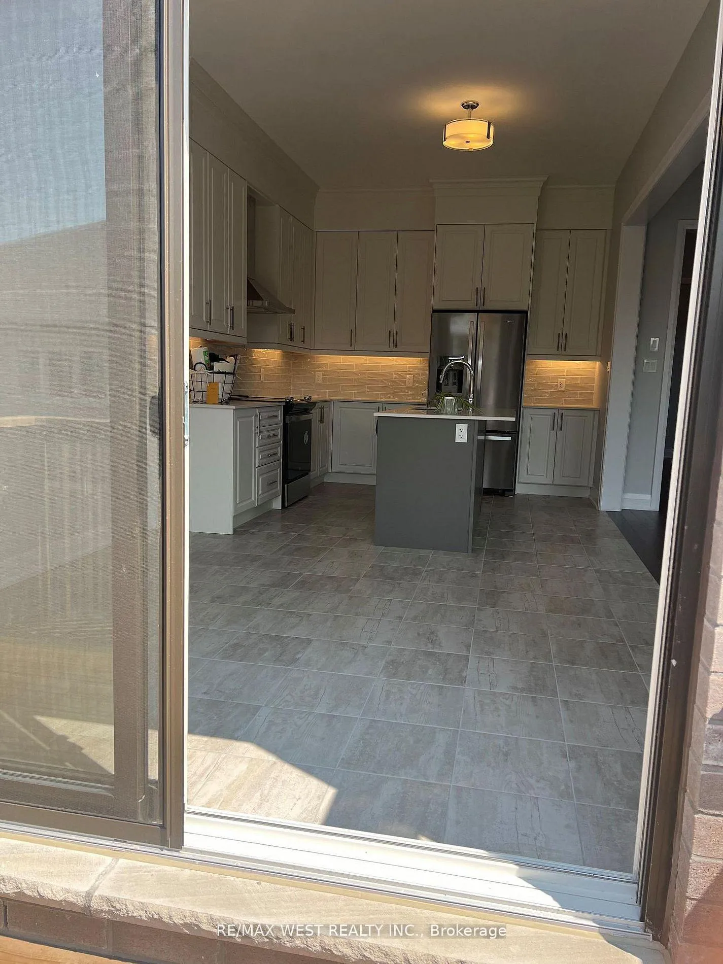 Photo 7 of 14 Periwinkle Road E, Springwater, Minesing — HOMEH