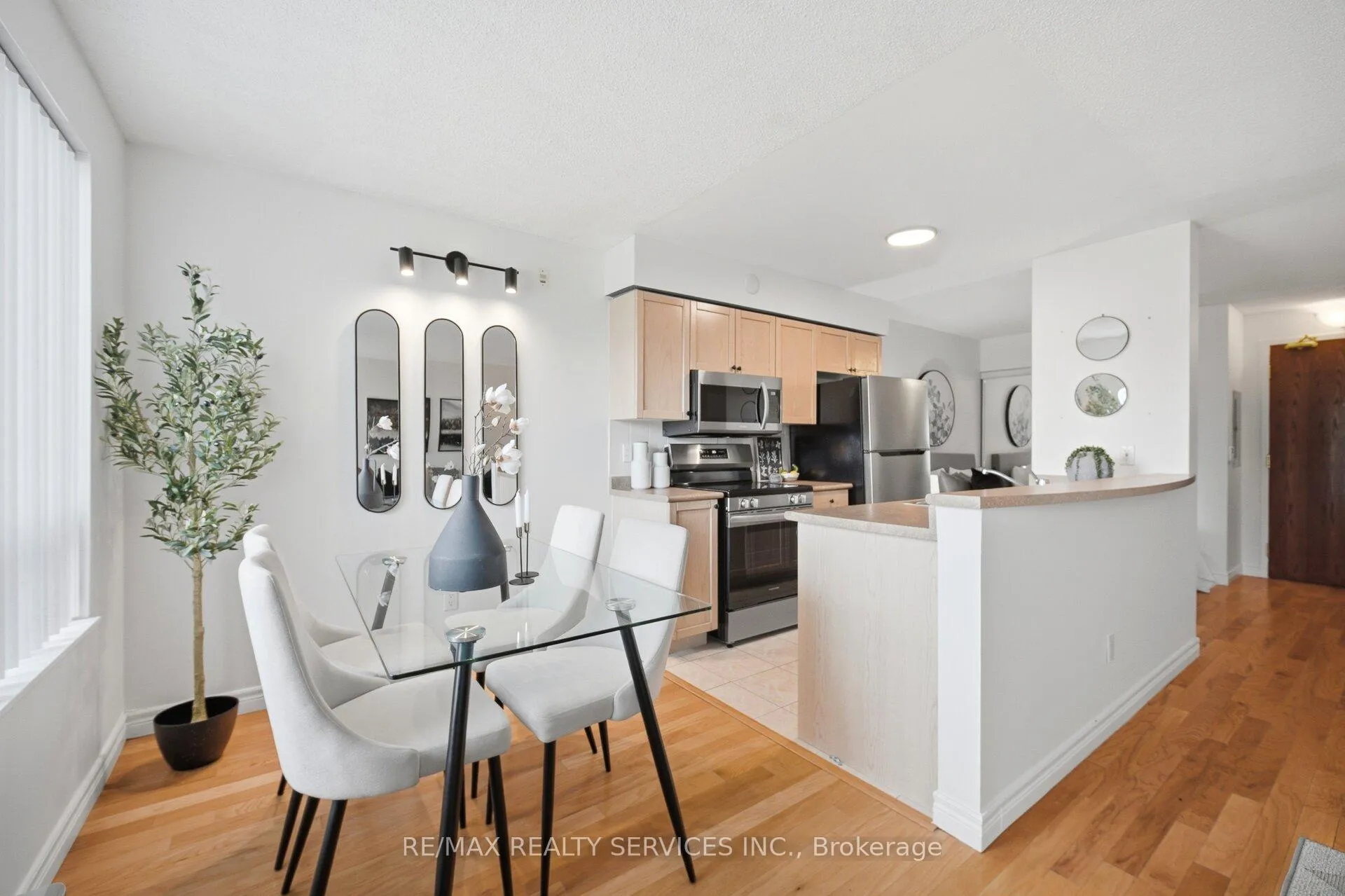 Photo 5 of Unit 116, 25 Via Rosedale, Brampton, Sandringham-Wellington — HOMEH