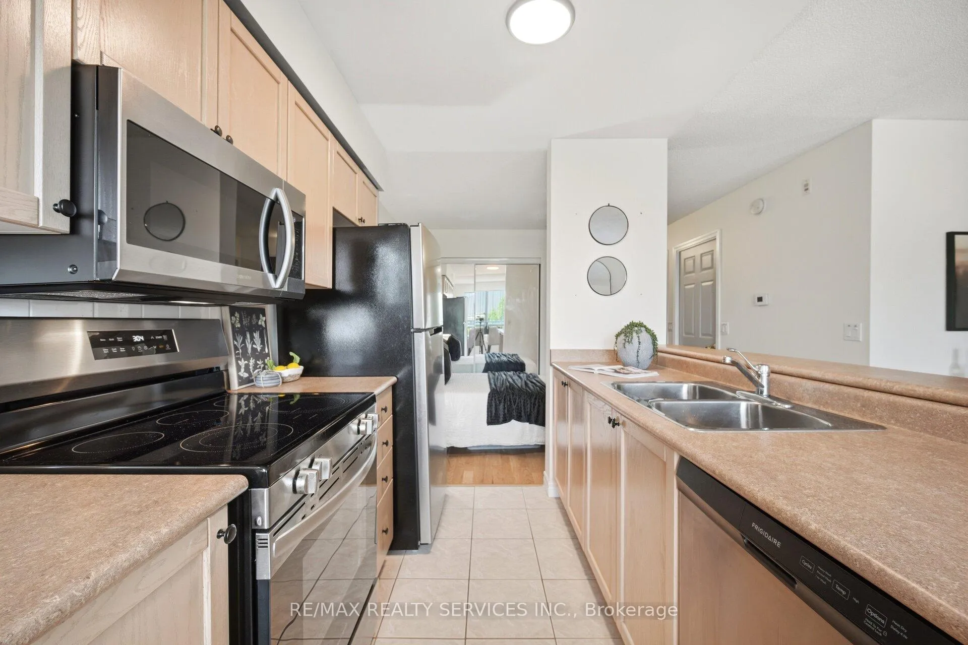 Photo 7 of Unit 116, 25 Via Rosedale, Brampton, Sandringham-Wellington — HOMEH