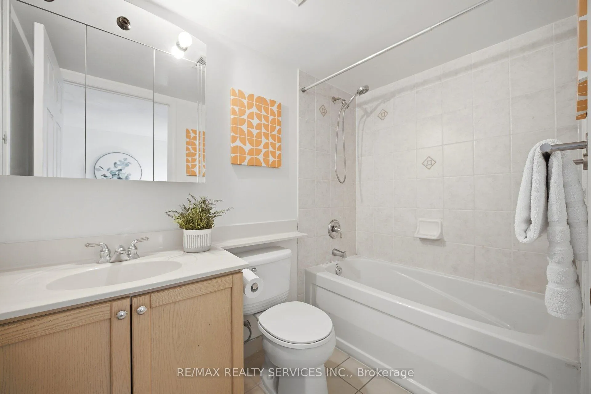 Photo 12 of Unit 116, 25 Via Rosedale, Brampton, Sandringham-Wellington — HOMEH