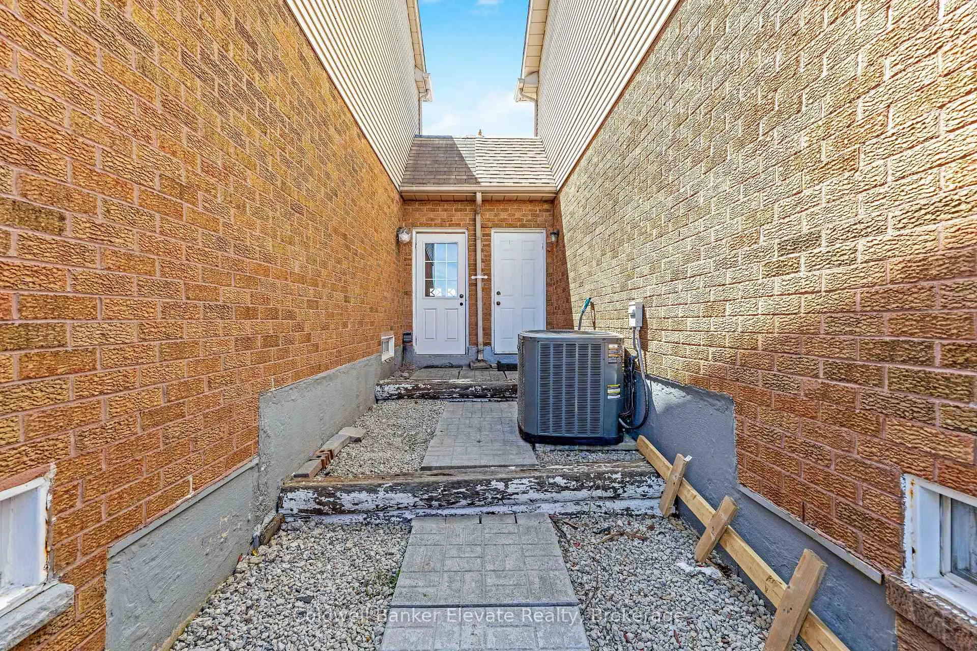 Photo 32 of 51 Acadian Heights, Brampton, Fletcher's Creek South — HOMEH