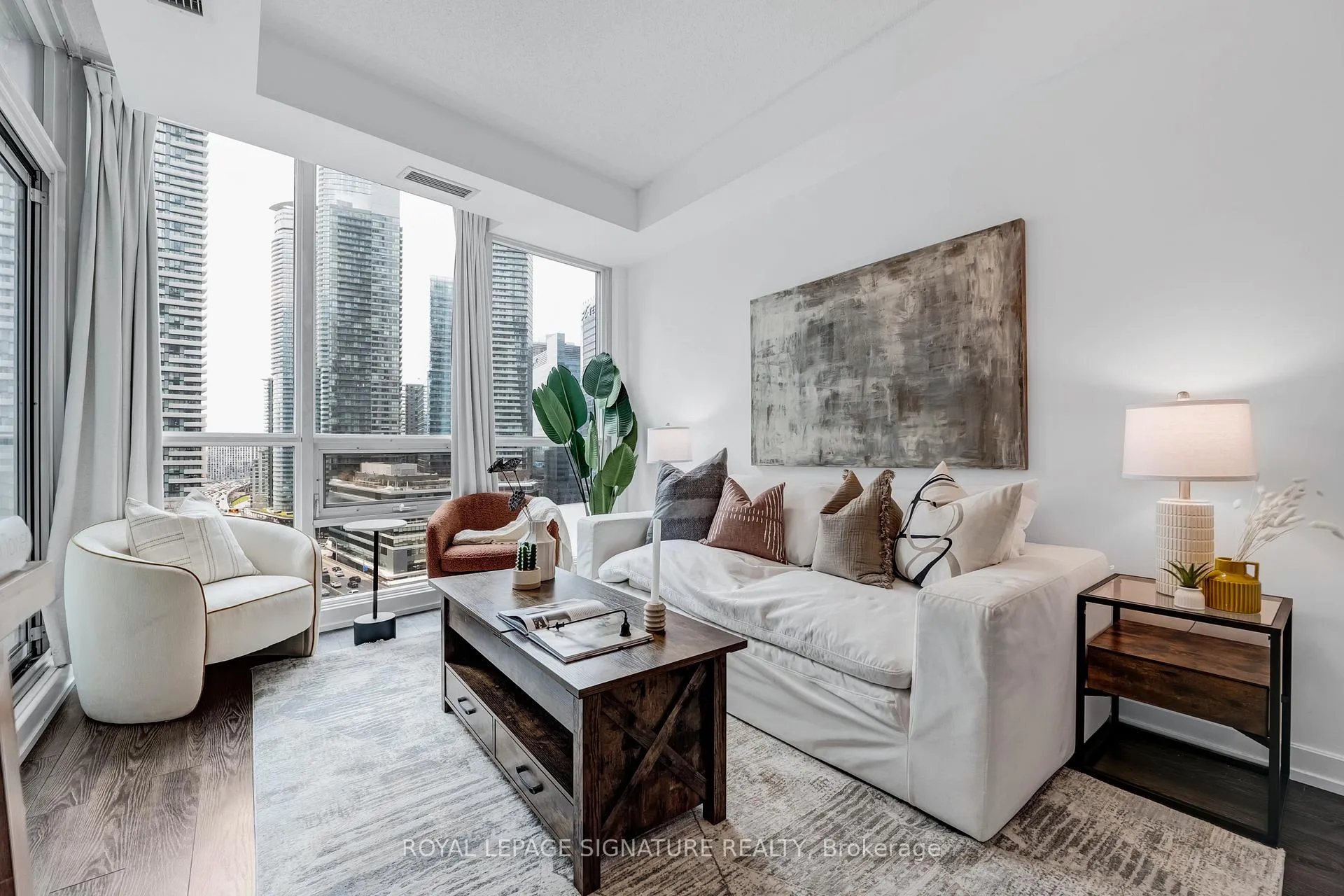Photo 2 of Unit 1801, 18 Harbour Street, Toronto, Waterfront Communities — HOMEH
