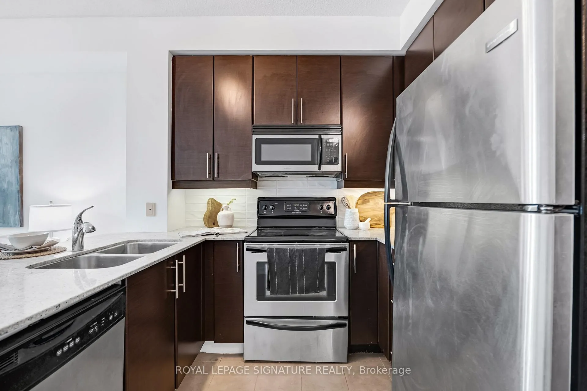 Photo 10 of Unit 1801, 18 Harbour Street, Toronto, Waterfront Communities — HOMEH