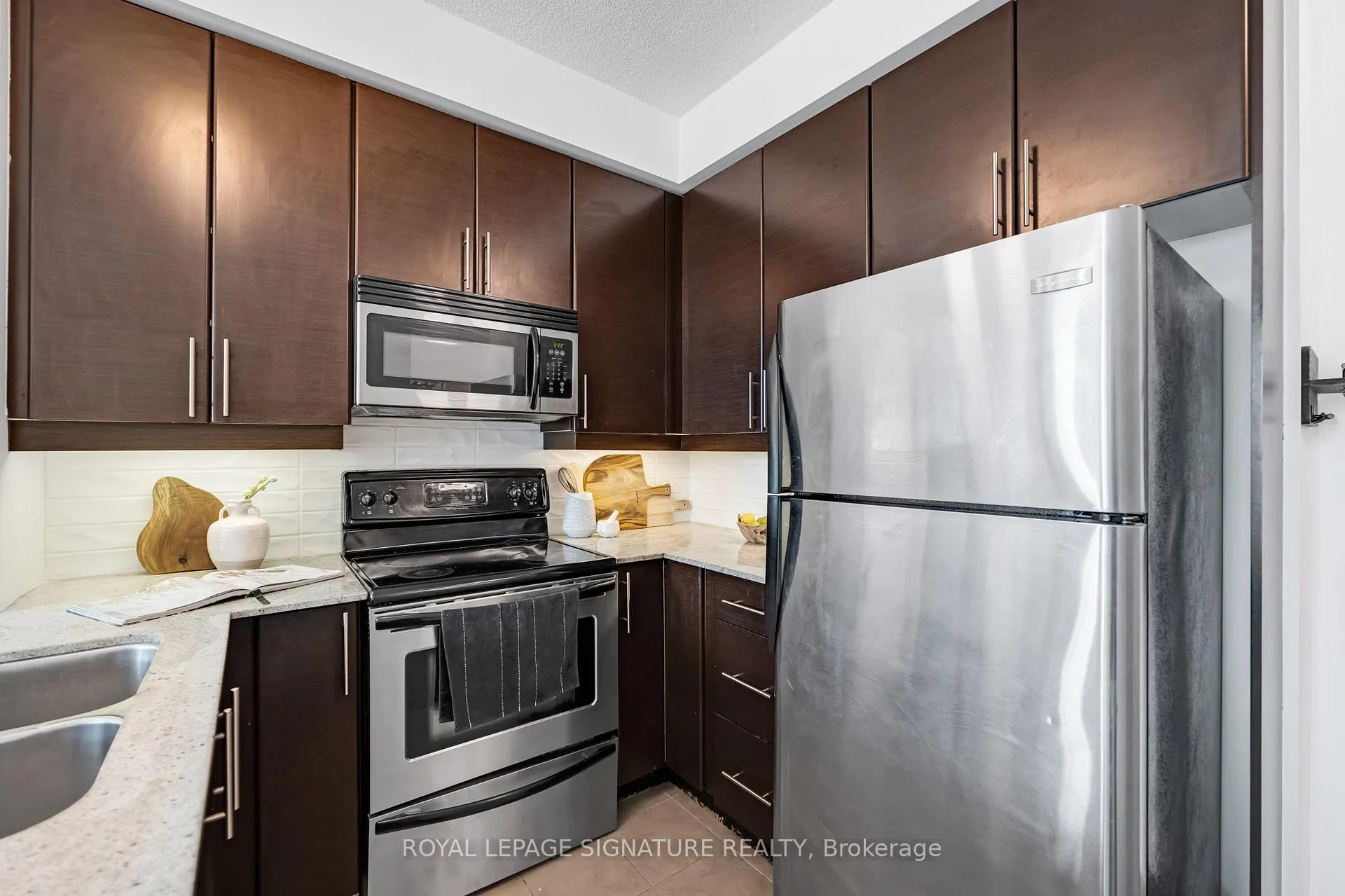 Photo 11 of Unit 1801, 18 Harbour Street, Toronto, Waterfront Communities — HOMEH