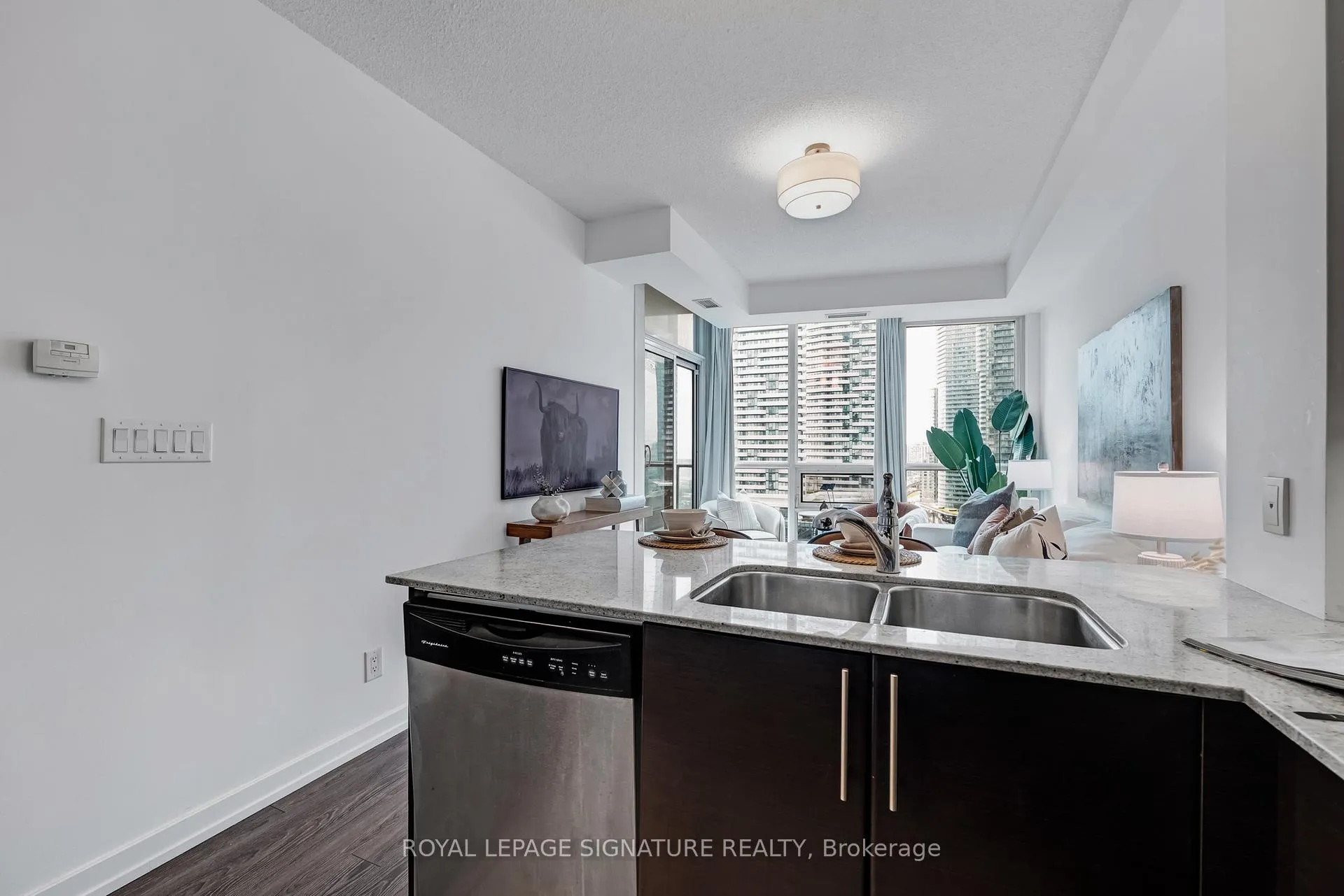 Photo 12 of Unit 1801, 18 Harbour Street, Toronto, Waterfront Communities — HOMEH