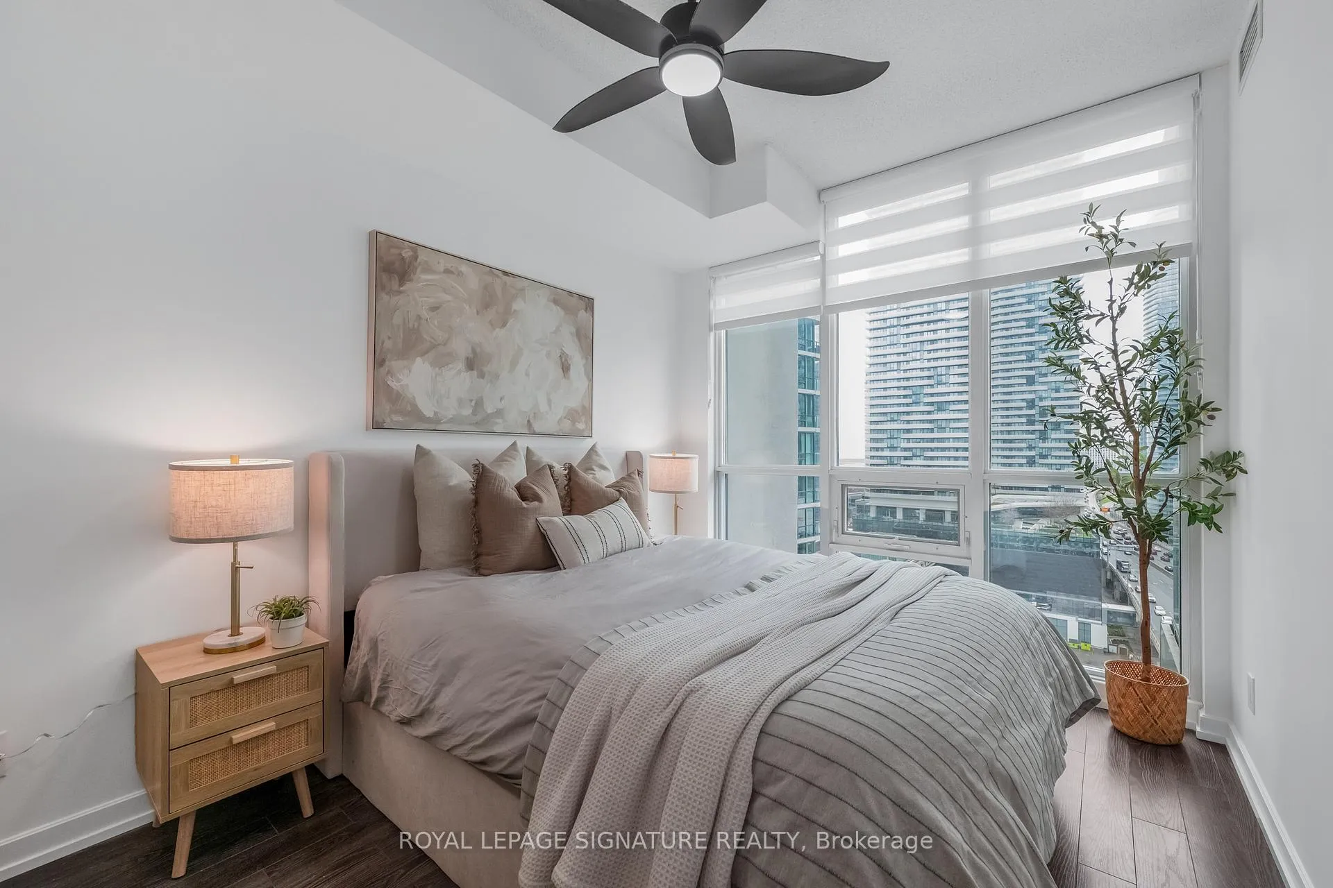 Photo 14 of Unit 1801, 18 Harbour Street, Toronto, Waterfront Communities — HOMEH