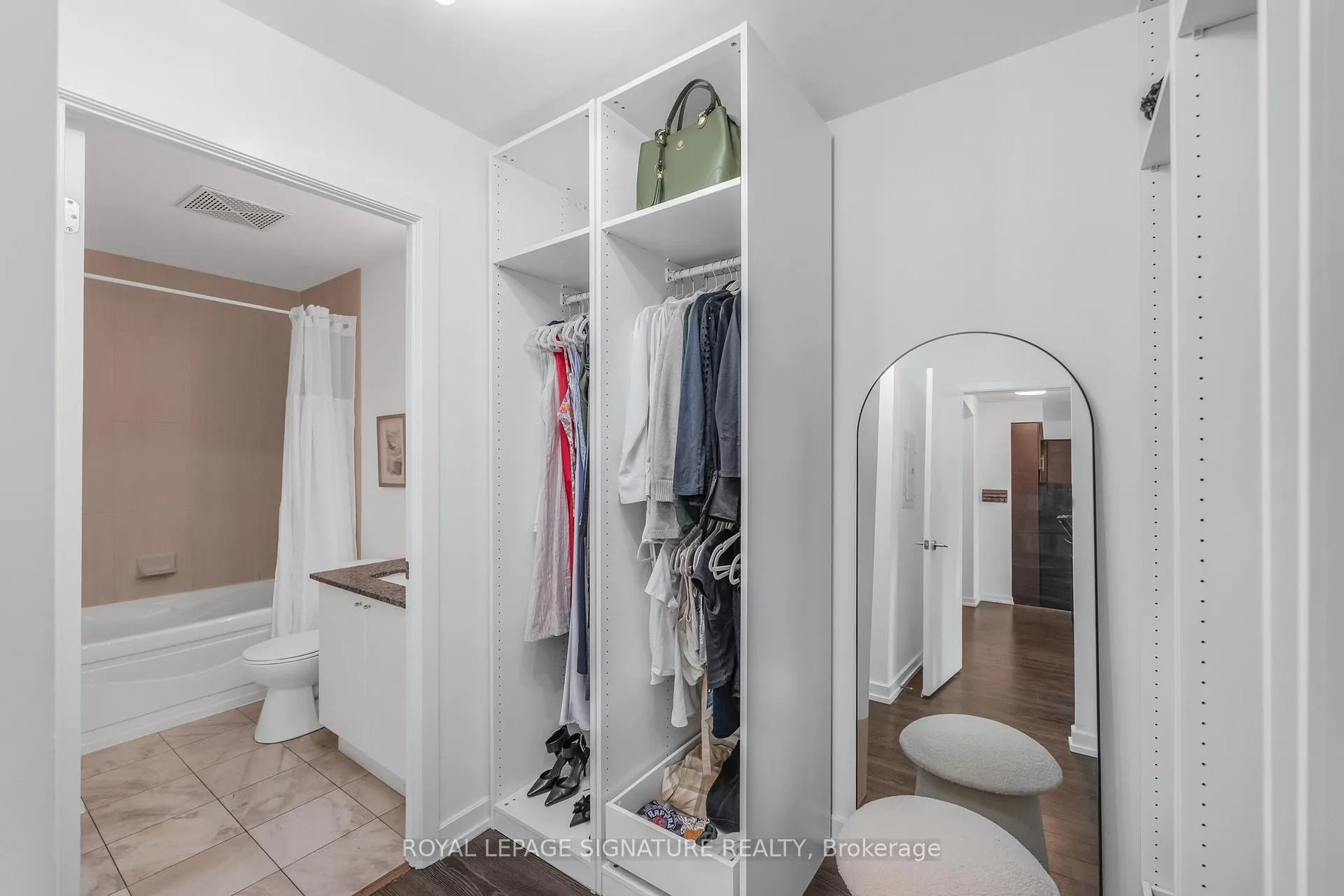 Photo 18 of Unit 1801, 18 Harbour Street, Toronto, Waterfront Communities — HOMEH