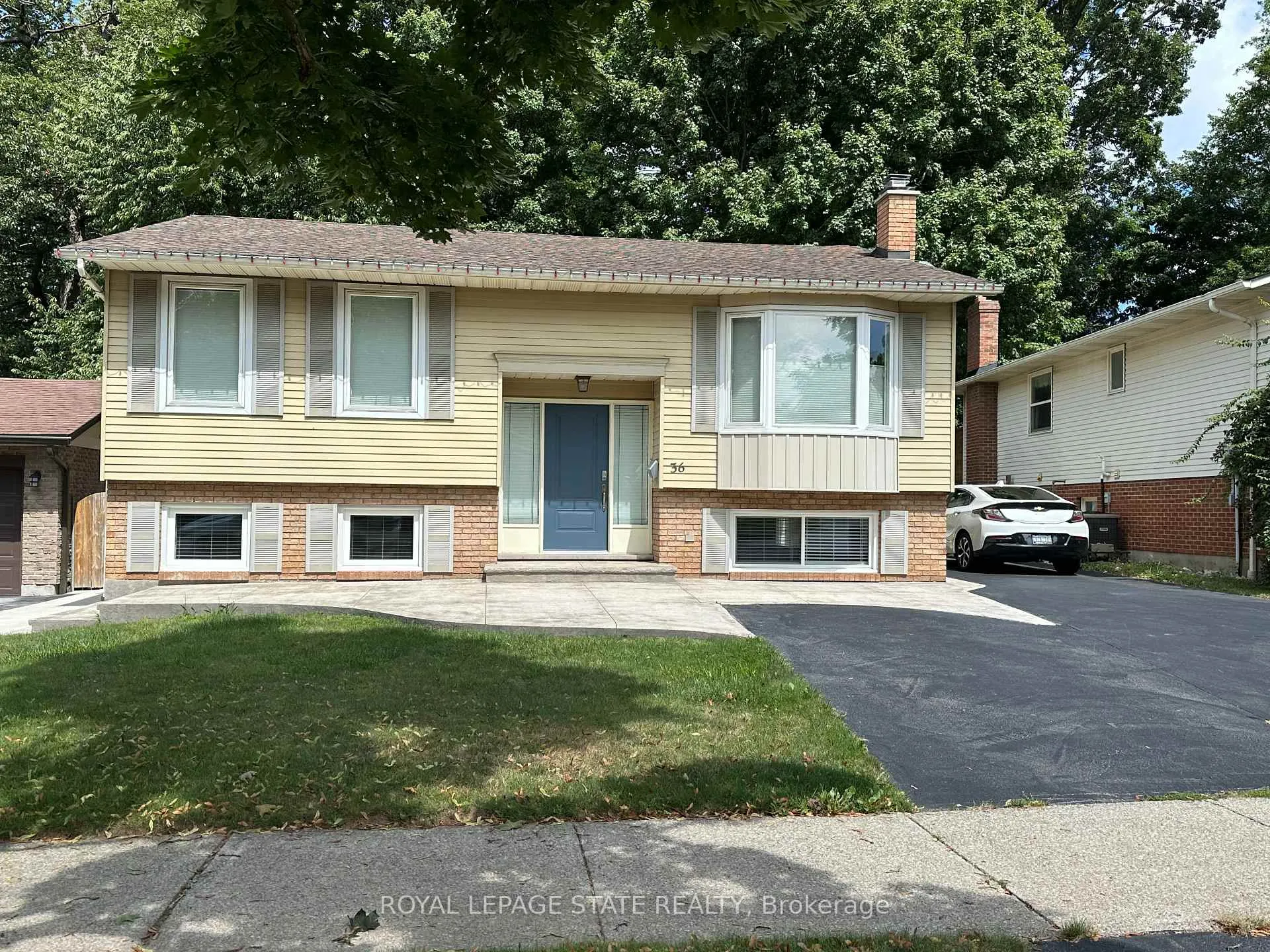 Front of Unit B, 36 Inglewood Court